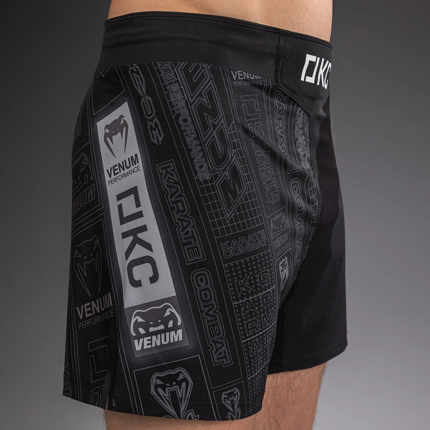 Karate Combat by Venum Fightshorts – Schwarz/Grau - Image 6
