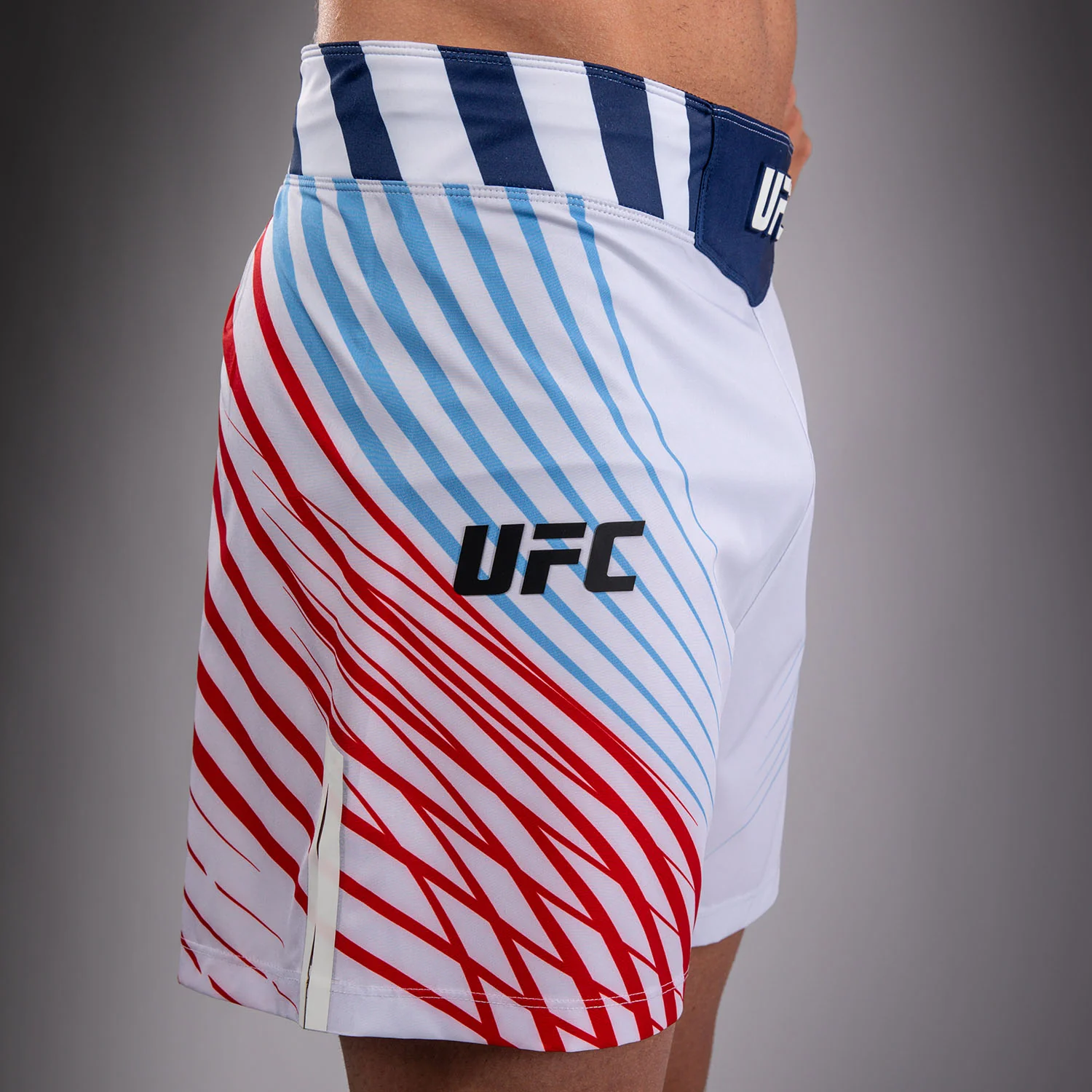 UFC Freedom 250 by Venum Personalisiert Authentic Fight Night Fight Shorts im Short Fit für Herren - Weiß - Image 7