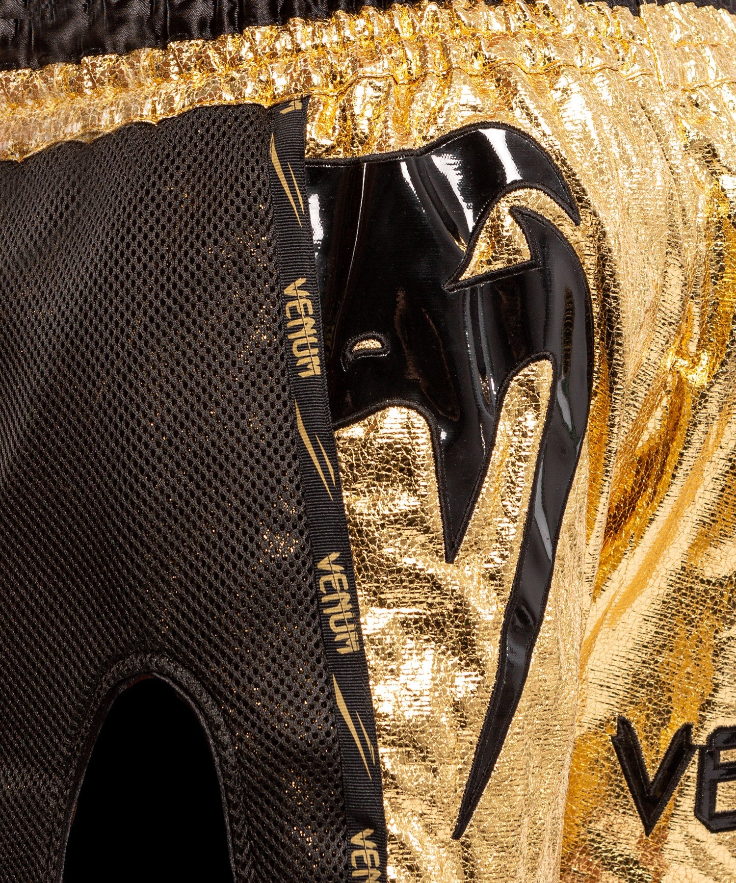 Muay Thai Shorts Venum Giant Foil - Gold/Schwarz - Image 4
