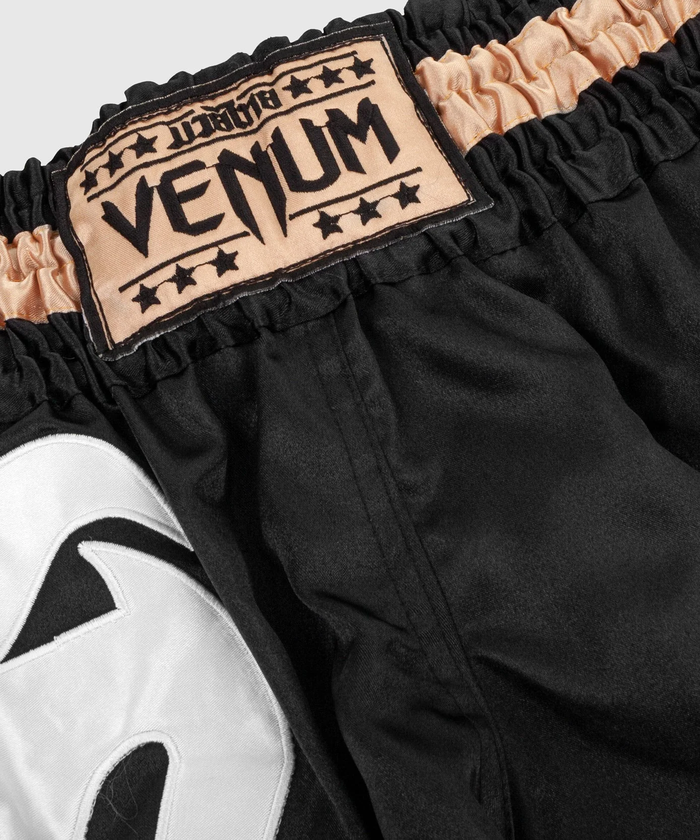 Muay Thai Shorts Venum Giant - Schwarz/Weiß/Gold - Image 5