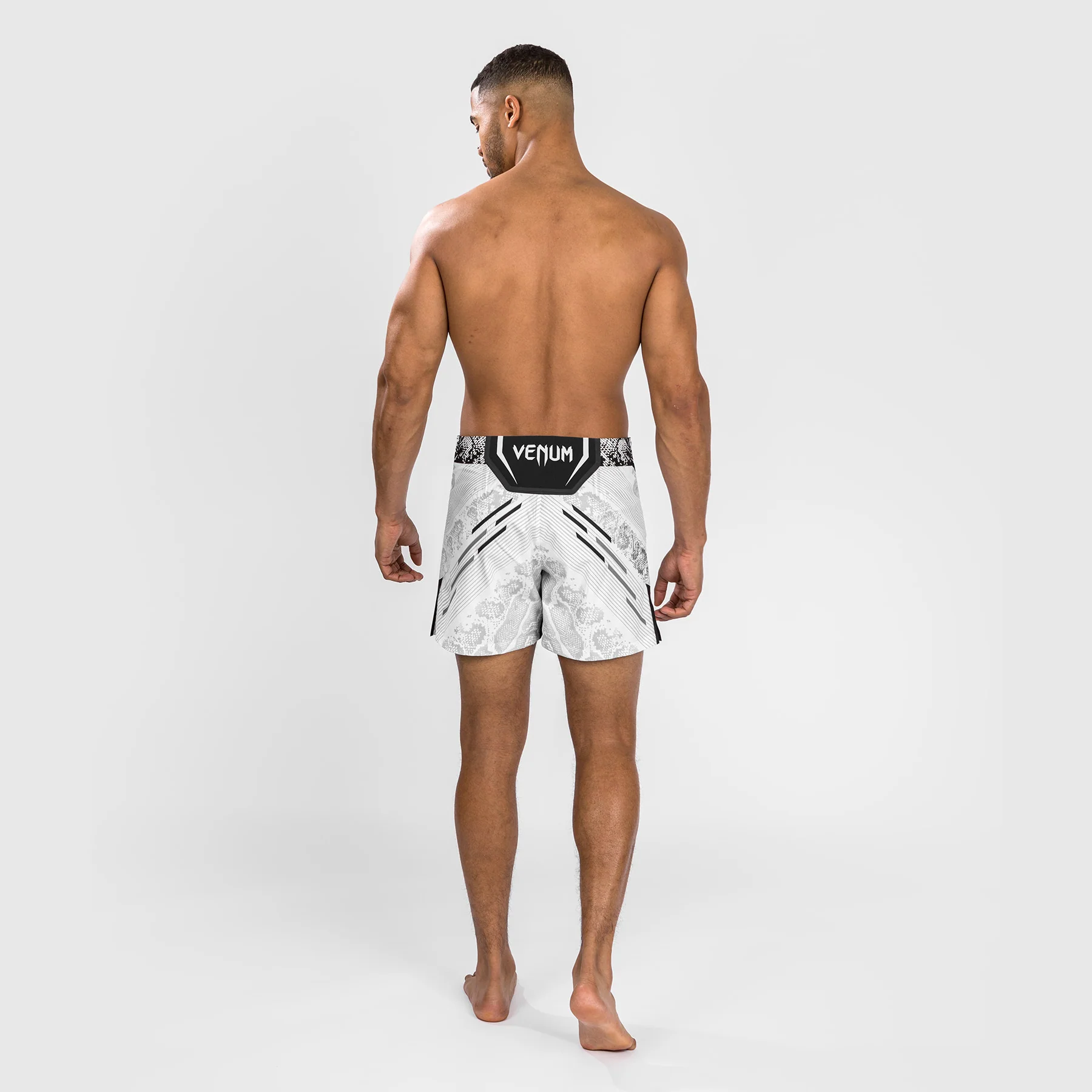 UFC Adrenaline by Venum Personalisierte Authentic Fight Night Herren-Kampfshort - Kurze Passform - Weiß - Image 4