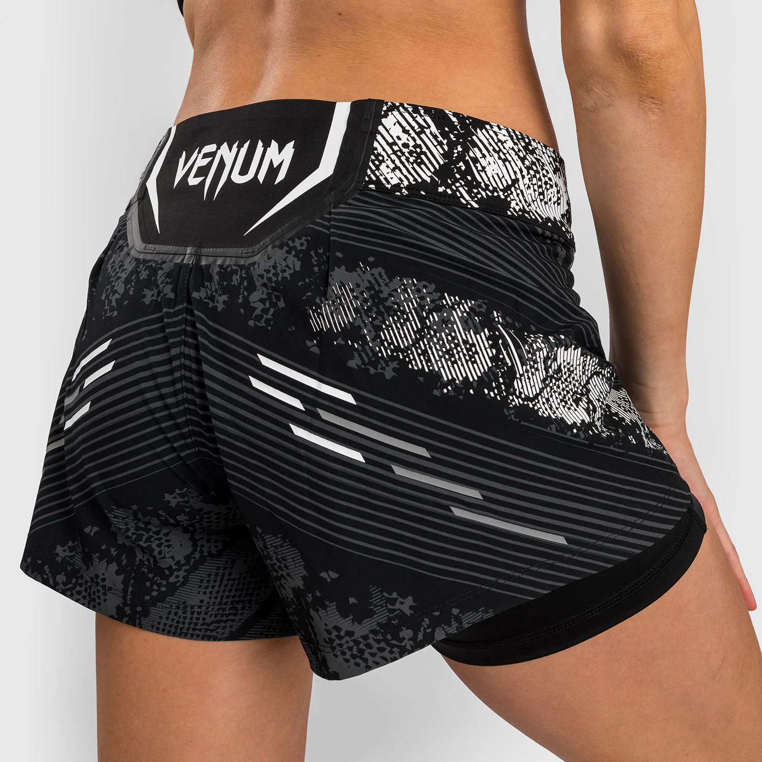 UFC Adrenaline by Venum Authentic Fight Night Kampfshorts für Frauen - Schwarz - Image 10