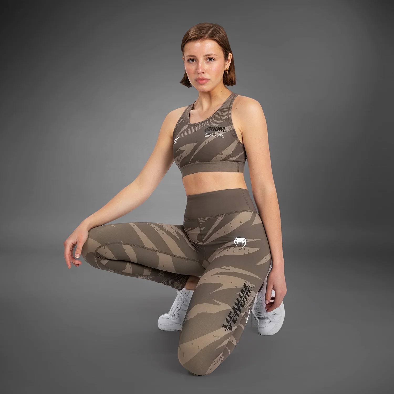 UFC Adrenaline by Venum Fight Week Frauen Leistung Tight - Desert Camo - Image 4