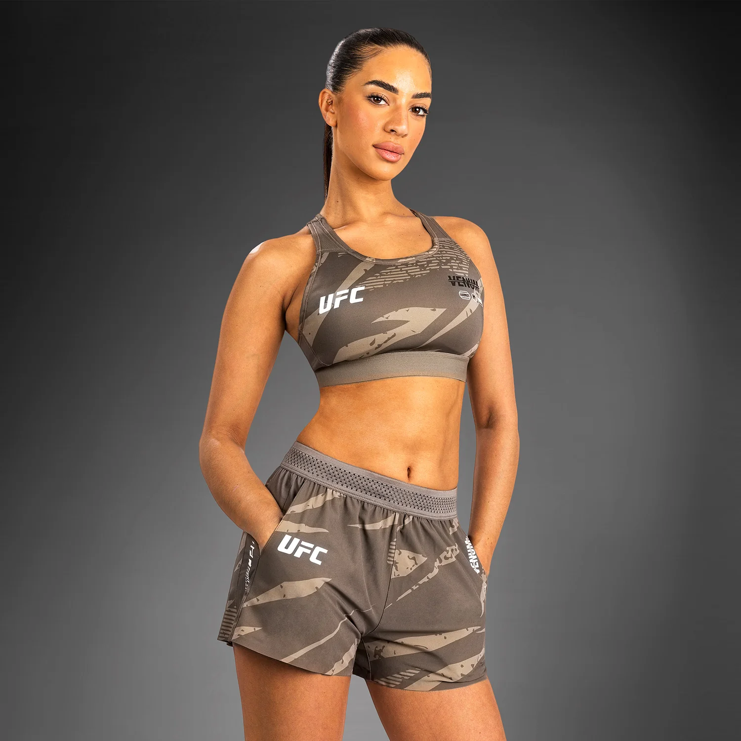 UFC Adrenaline by Venum Fight Week Frauen Performance Shorts - Desert Camo - Image 3