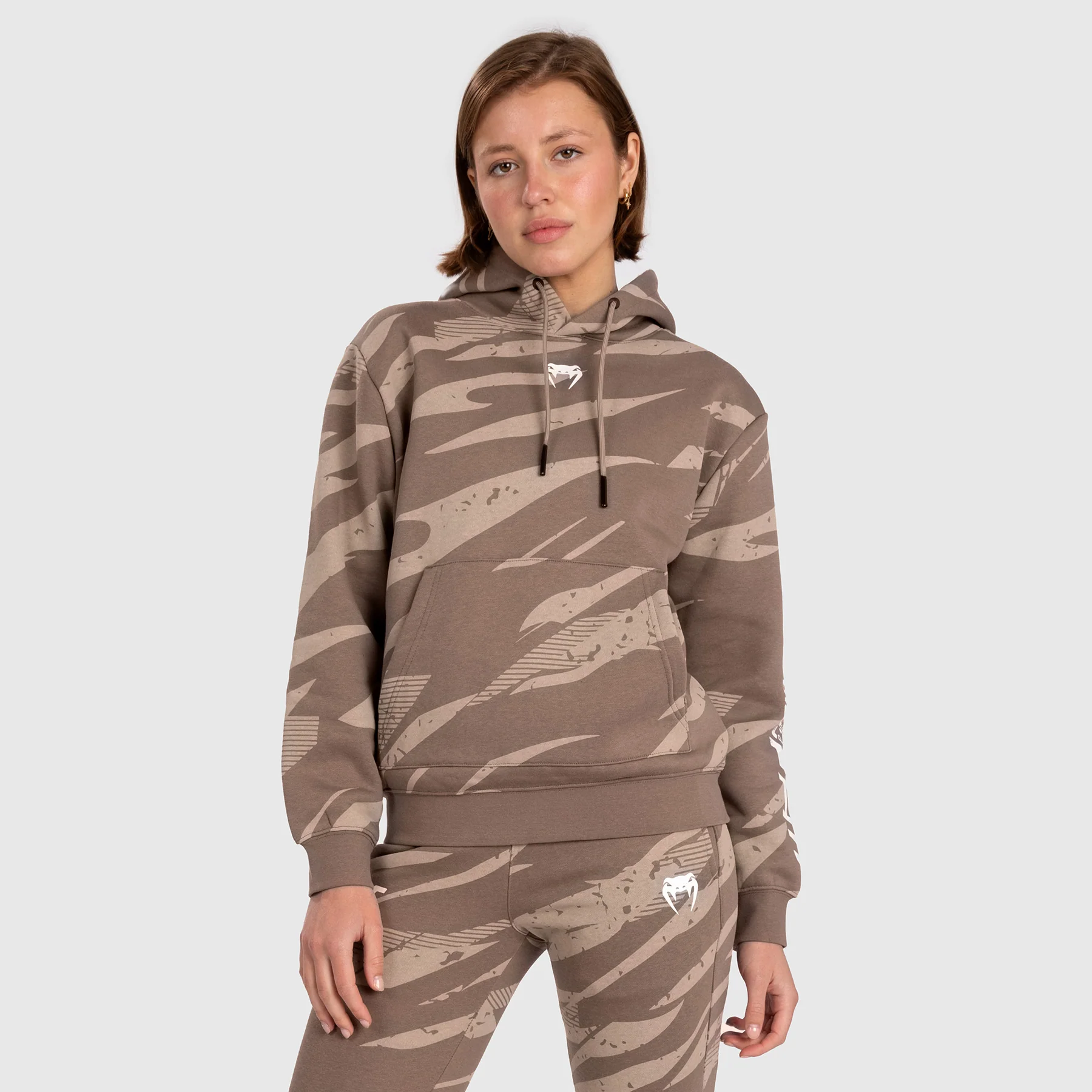 UFC Adrenaline by Venum Fight Week Frauen Pullover Hoodie - Desert Camo - Image 5