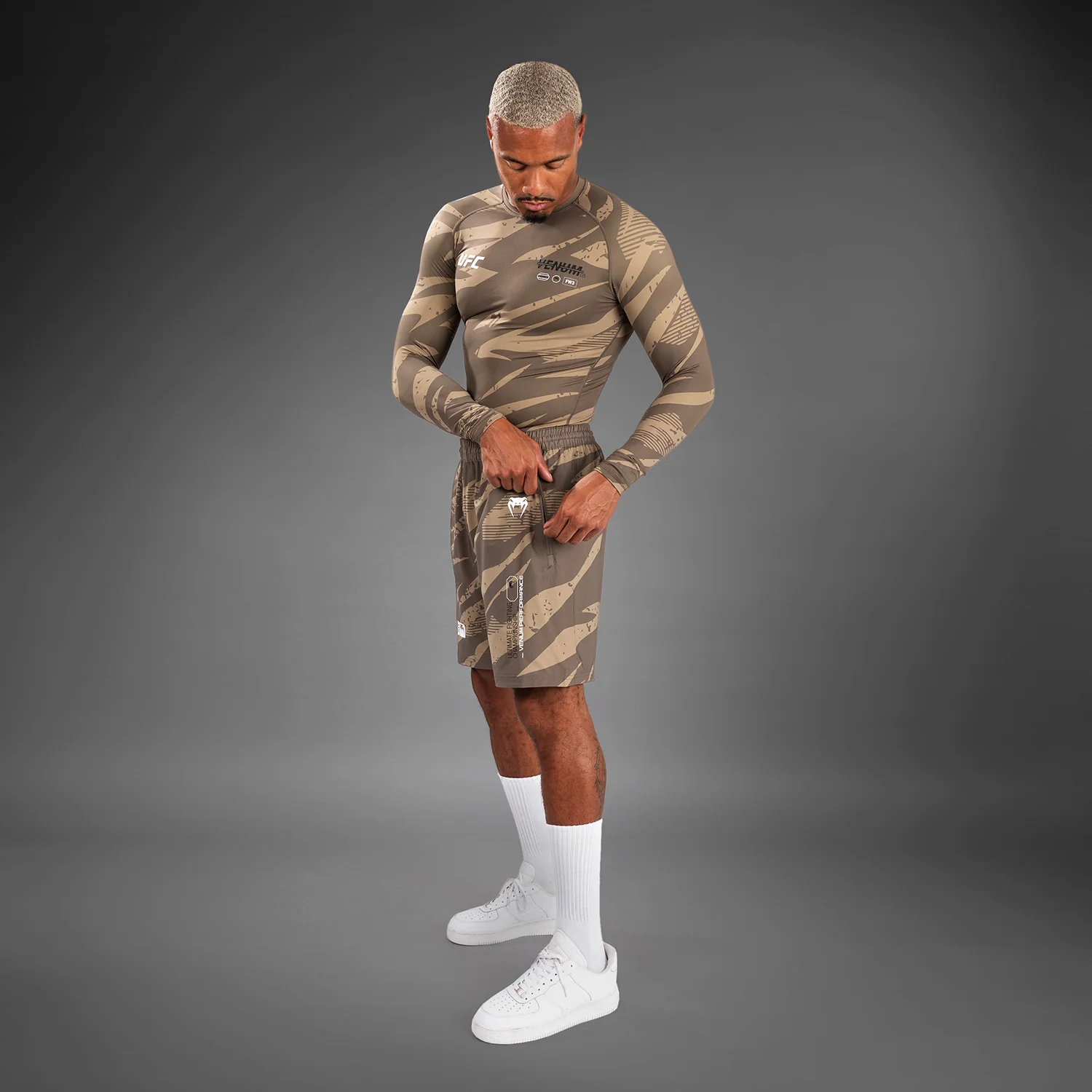 UFC Adrenaline by Venum Fight Week Performance Shorts Für Männer - Desert Camo - Image 5