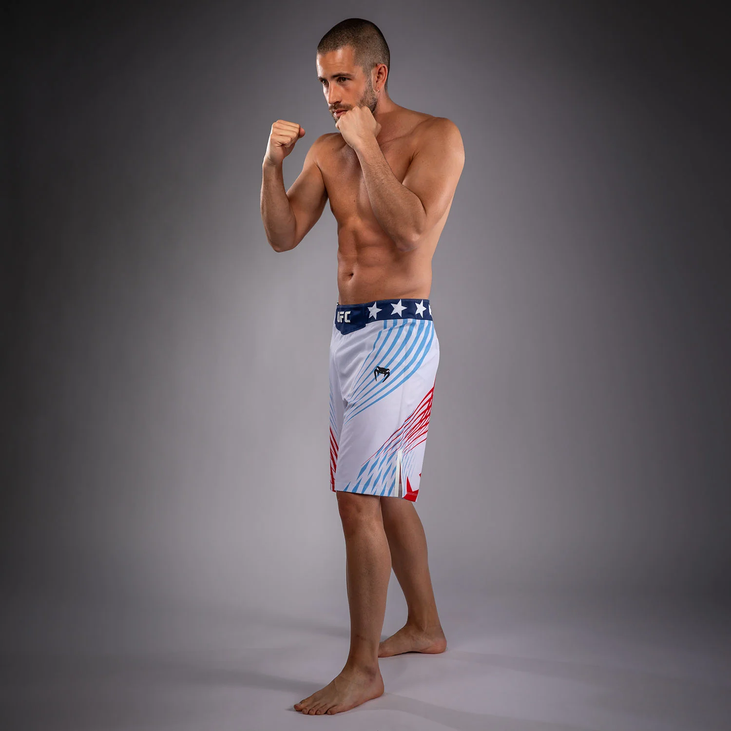 Official UFC Freedom 250 by Venum Authentic Fight Night Fight Shorts im Long Fit für Herren - Weiß - Image 7