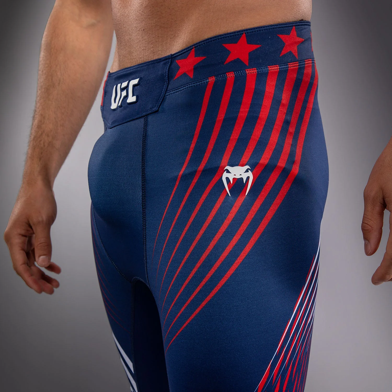 Official UFC Freedom 250 by Venum Authentic Fight Night Vale Tudo Shorts für Herren - Blau - Image 5