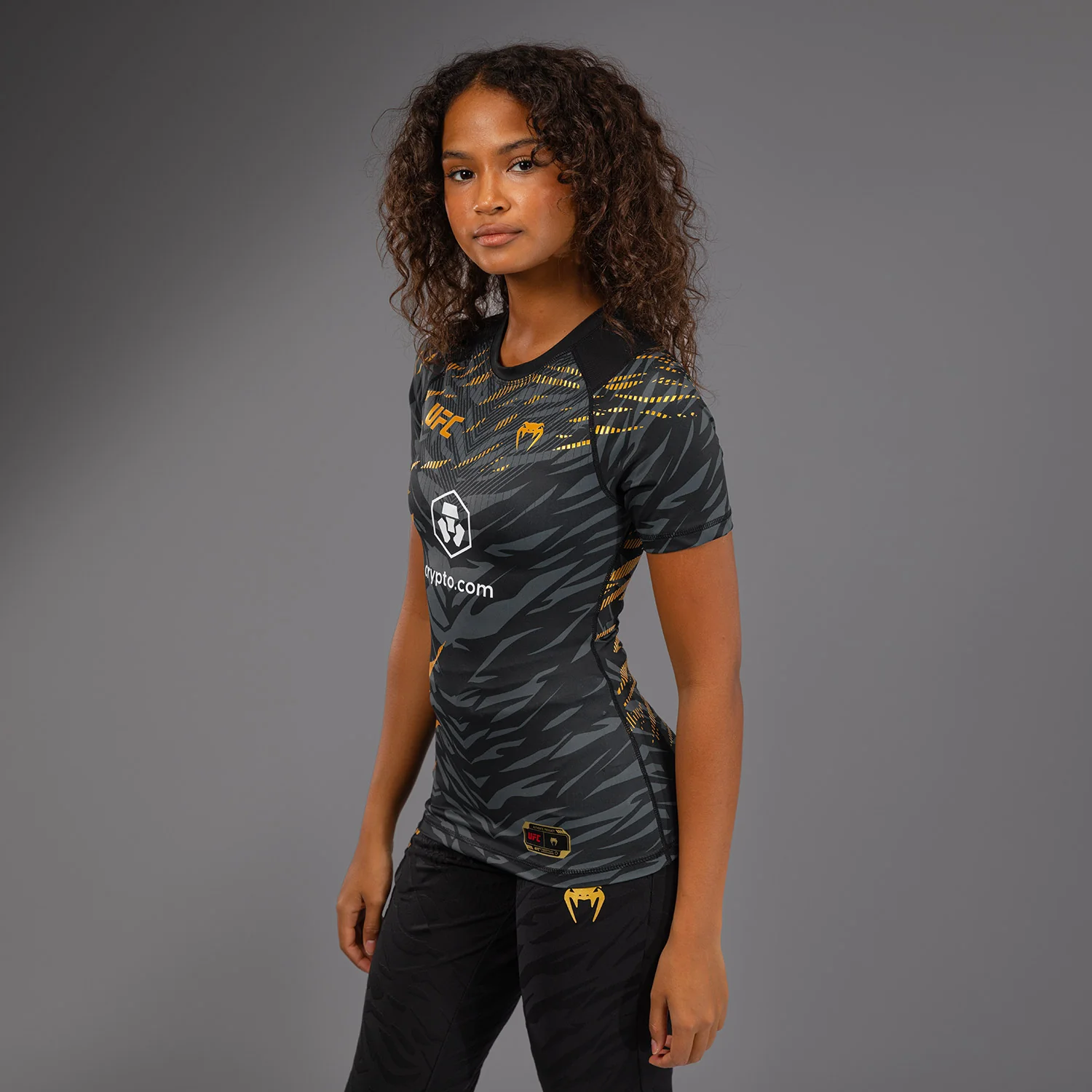 UFC Fusion by Venum Authentic Fight Night Damen Performance Kurzarm Rashguard - Champion - Image 3