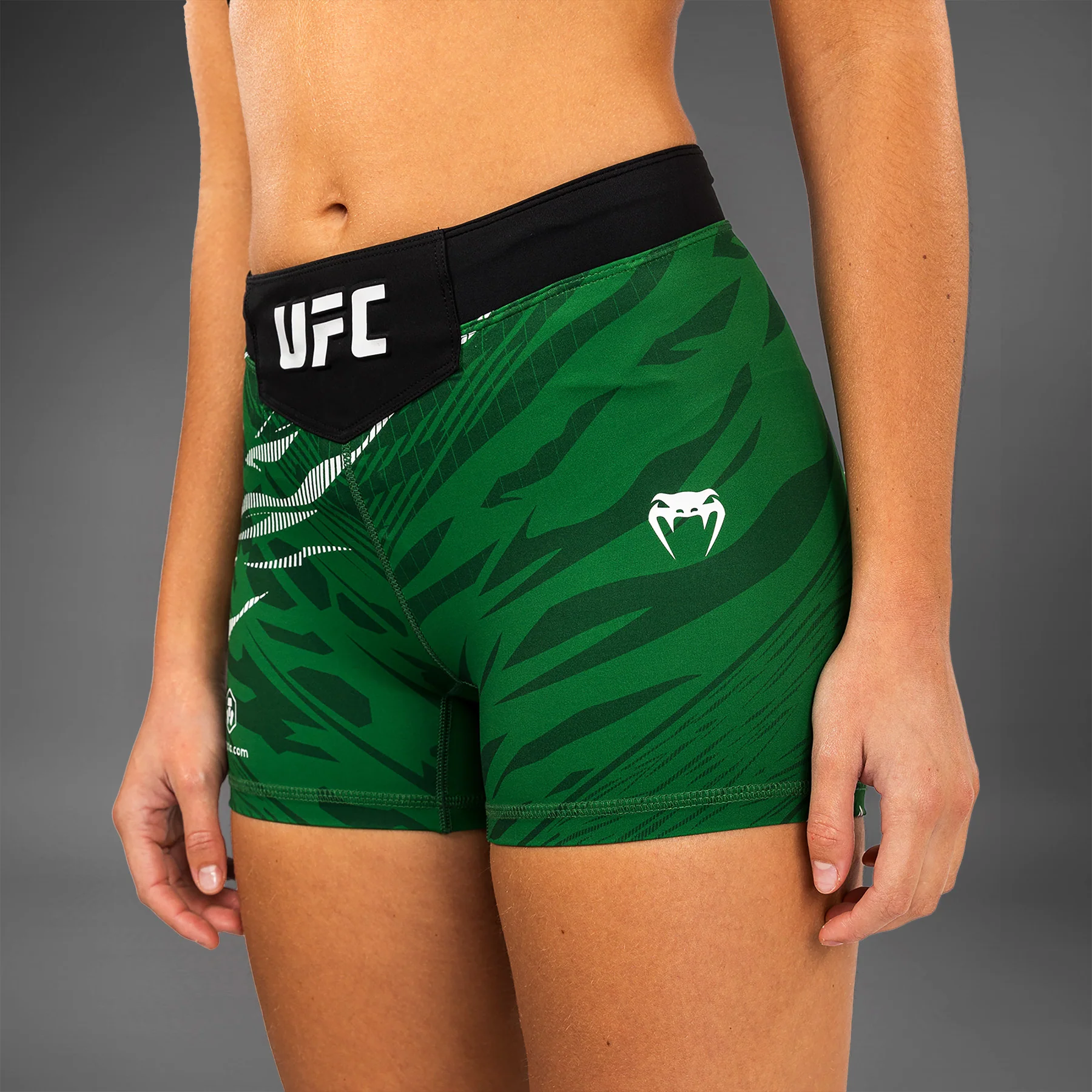 UFC Fusion by Venum Authentic Fight Night Damen Vale Tudo Short - Short Fit - Grün - Image 5