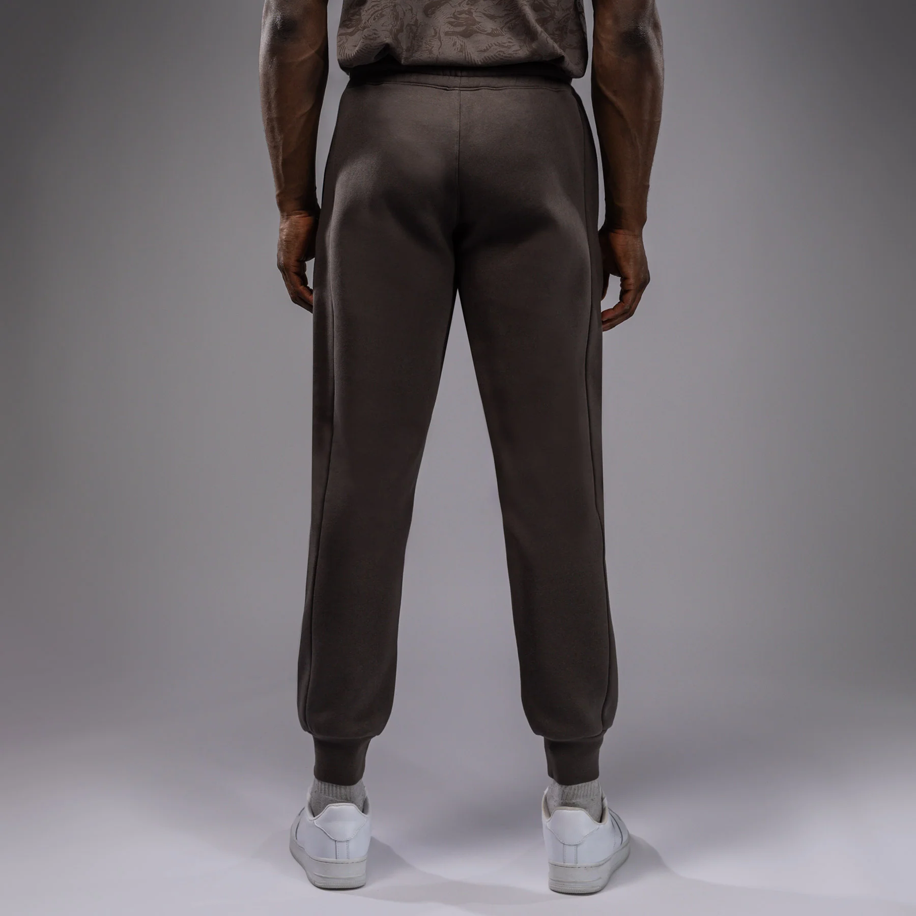 UFC Fusion by Venum Fight Week Herren Baumwollhose - Solid Erdiges Braun - Image 3