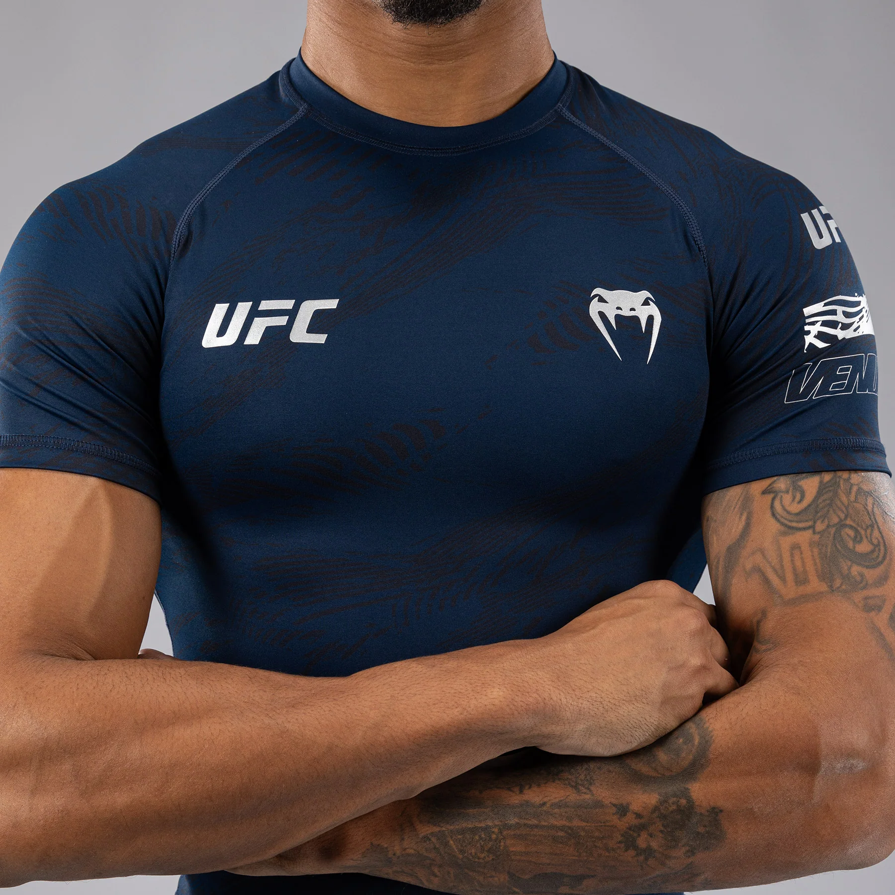 UFC Fusion by Venum Fight Week Herren Performance Kurzarm Rashguard - Ozeanisches Blau - Image 8