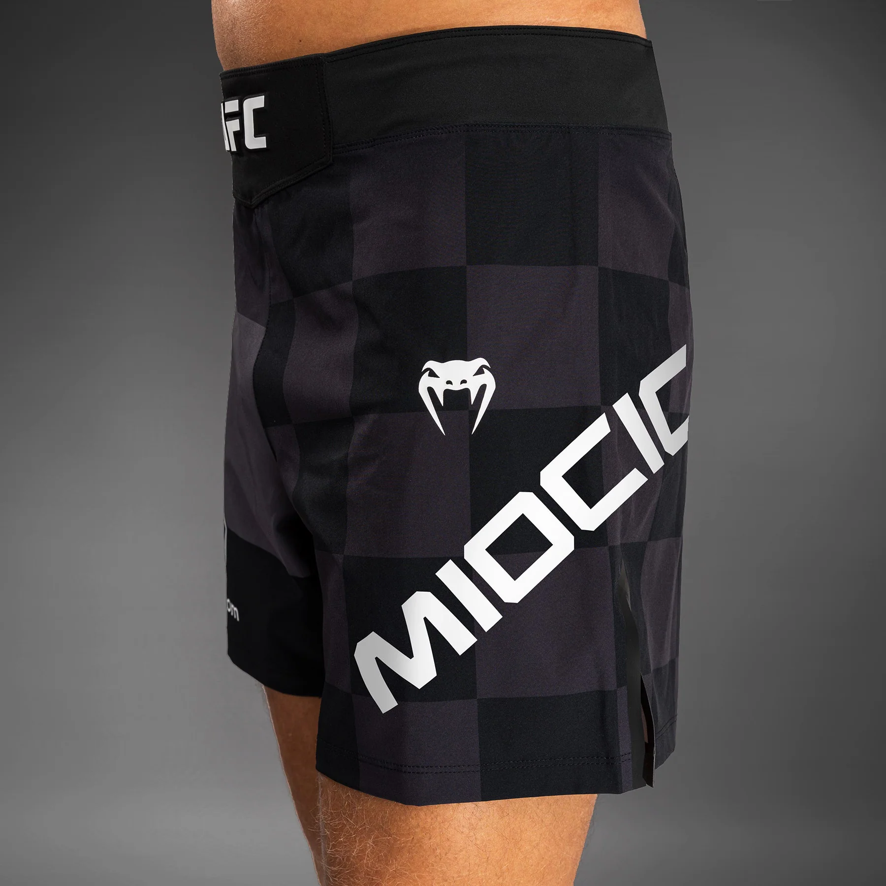 UFC Unrivaled by Venum Stipe Miocic Herren Short Fit Fight Short - Schwarz - Image 5
