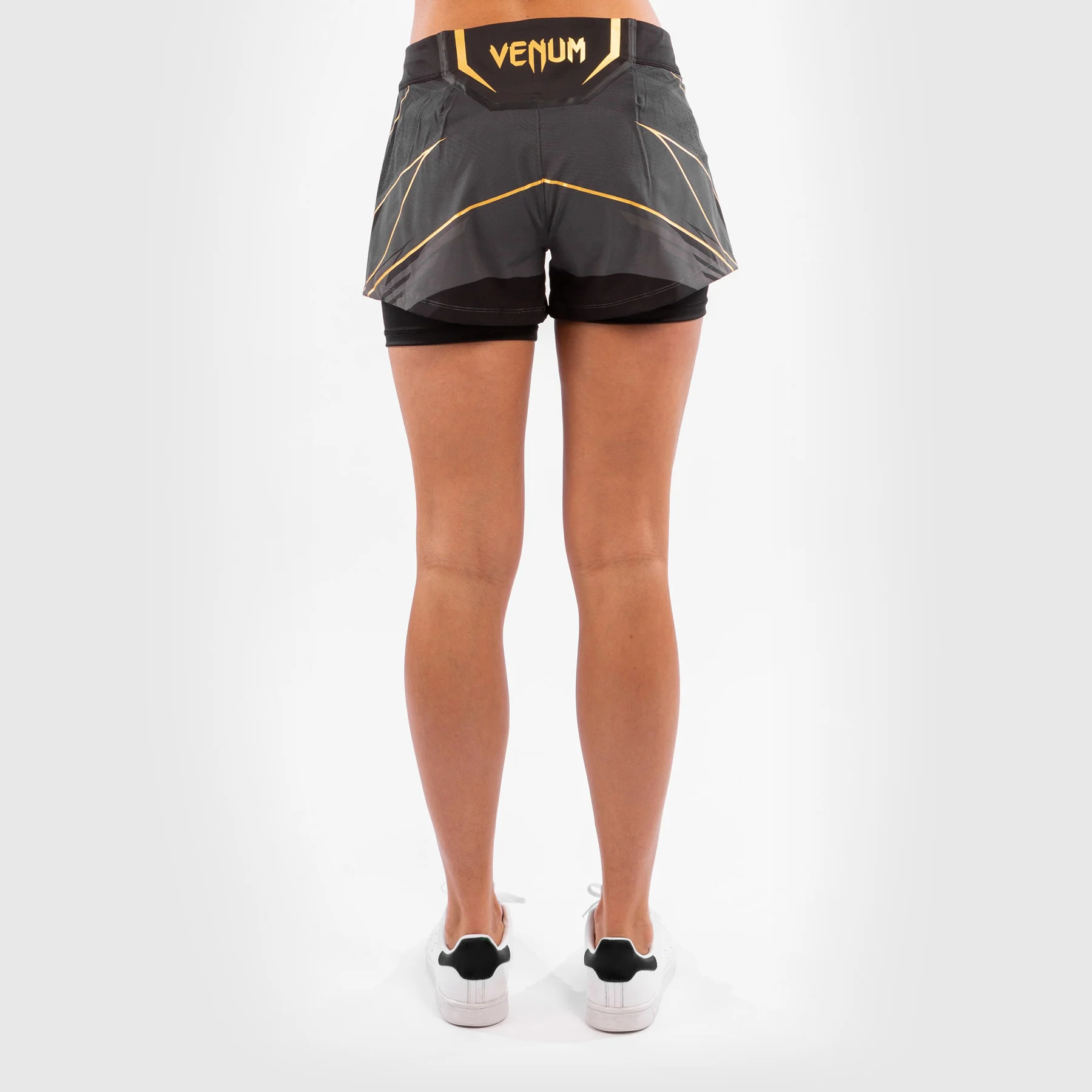UFC Venum Authentic Fight Night Damen Shorts - Short Fit - Champion - Image 3