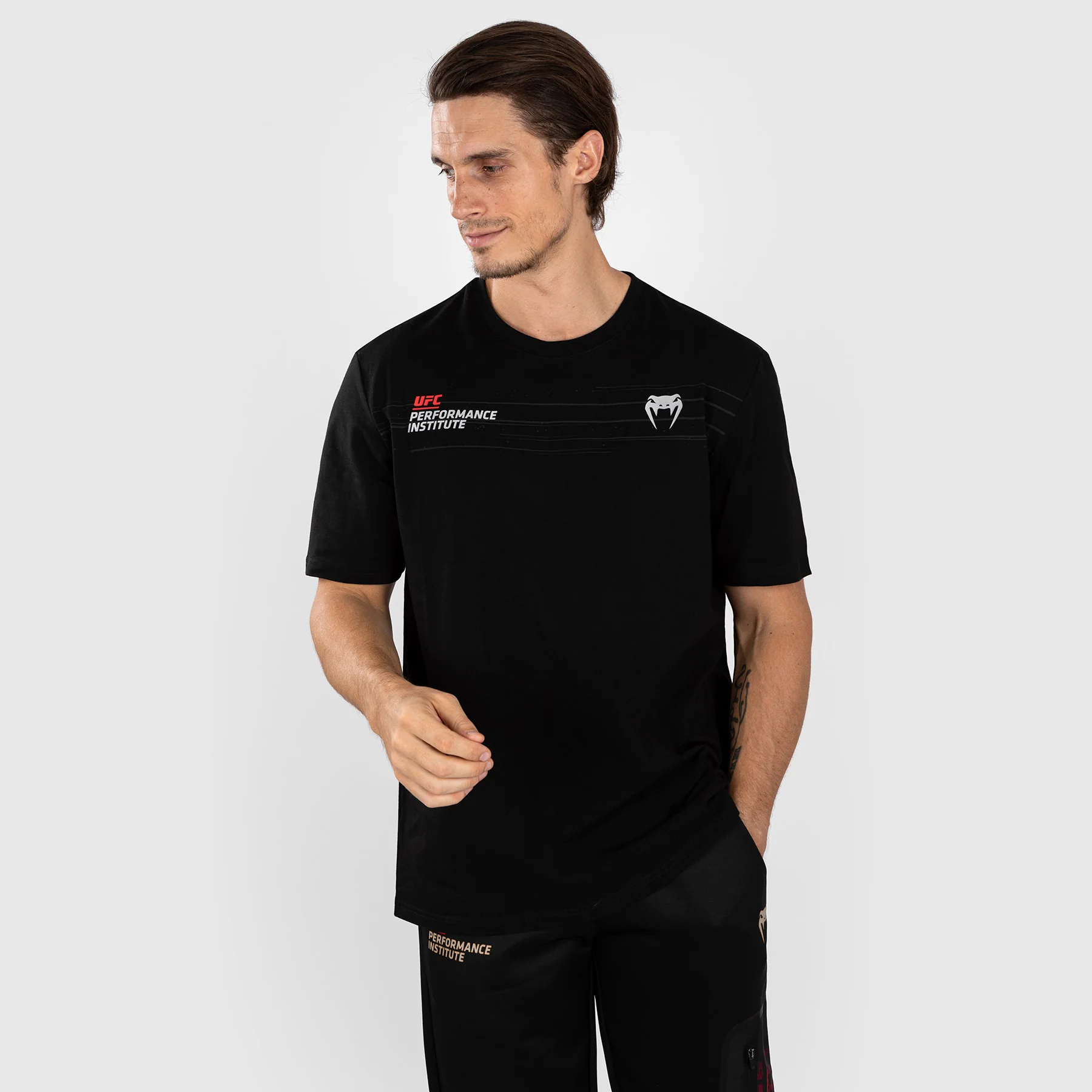 UFC Venum Performance Institute 2.0 Herren T-Shirt - Schwarz/Rot - Image 2