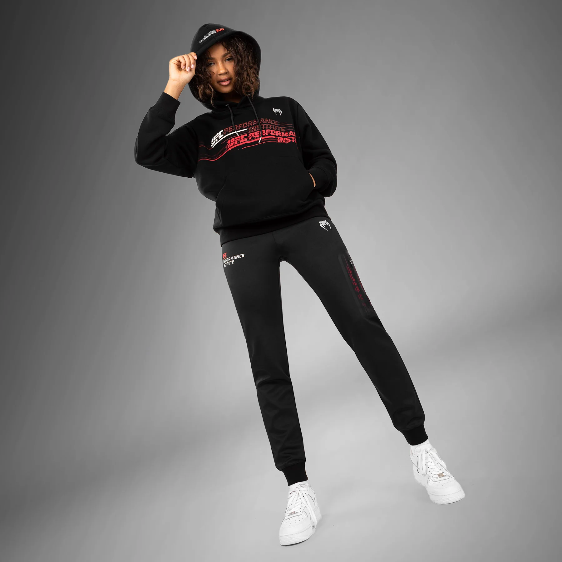 UFC Venum Performance Institute 2.0 Hoodie für Frauen - Schwarz/Rot - Image 5