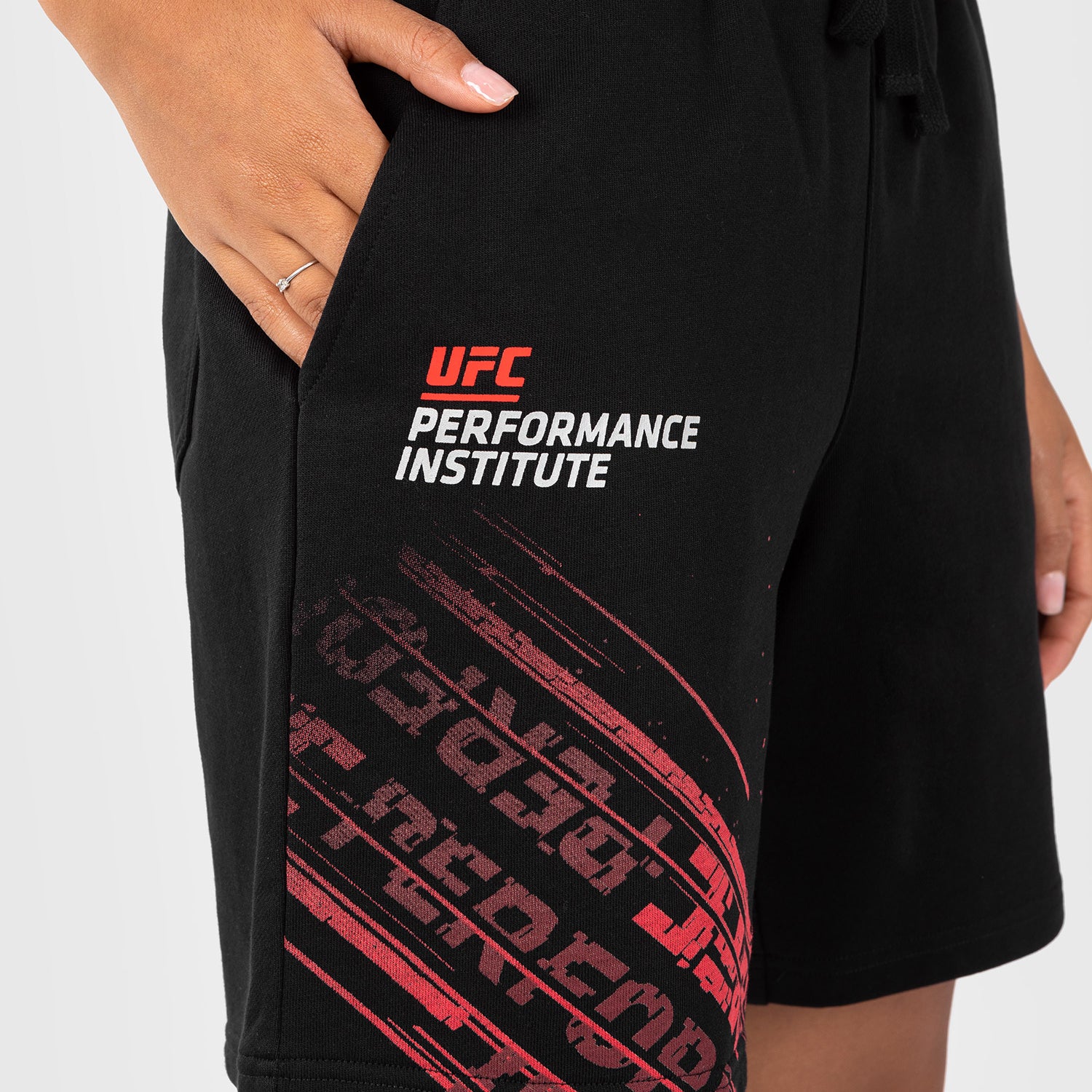UFC Venum Performance Institute 2.0 Coton Short - Schwarz/Rot - Image 3