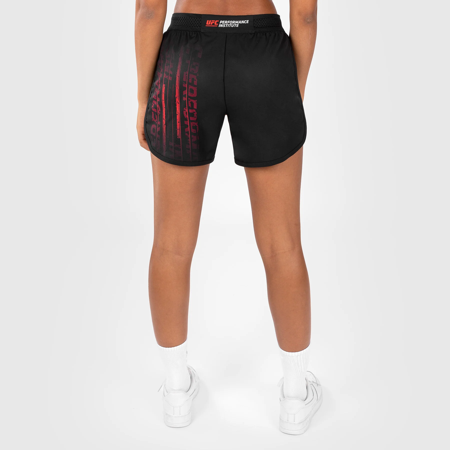 UFC Venum Performance Institute 2.0 Trainingsshort für Frauen - Schwarz/Rot - Image 7