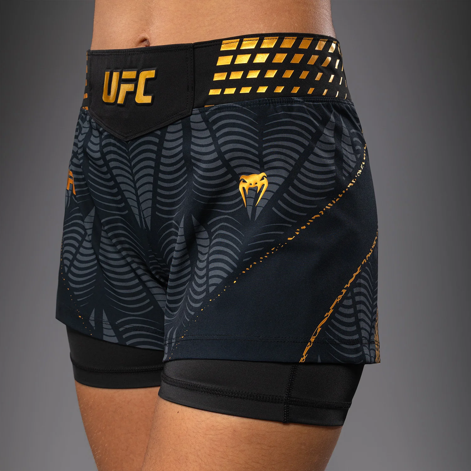 UFC Zenith by Venum Authentic Fight Night Kurze Passform Fight Short Damen - Champion - Image 6