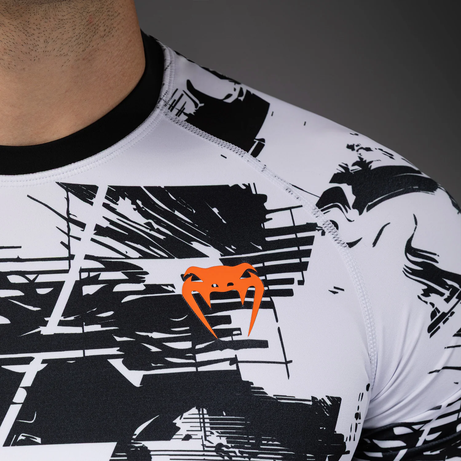 UFC Zenith by Venum Authentic Fight Week Performance Kurzarm Rashguard Herren - Weiß - Image 5