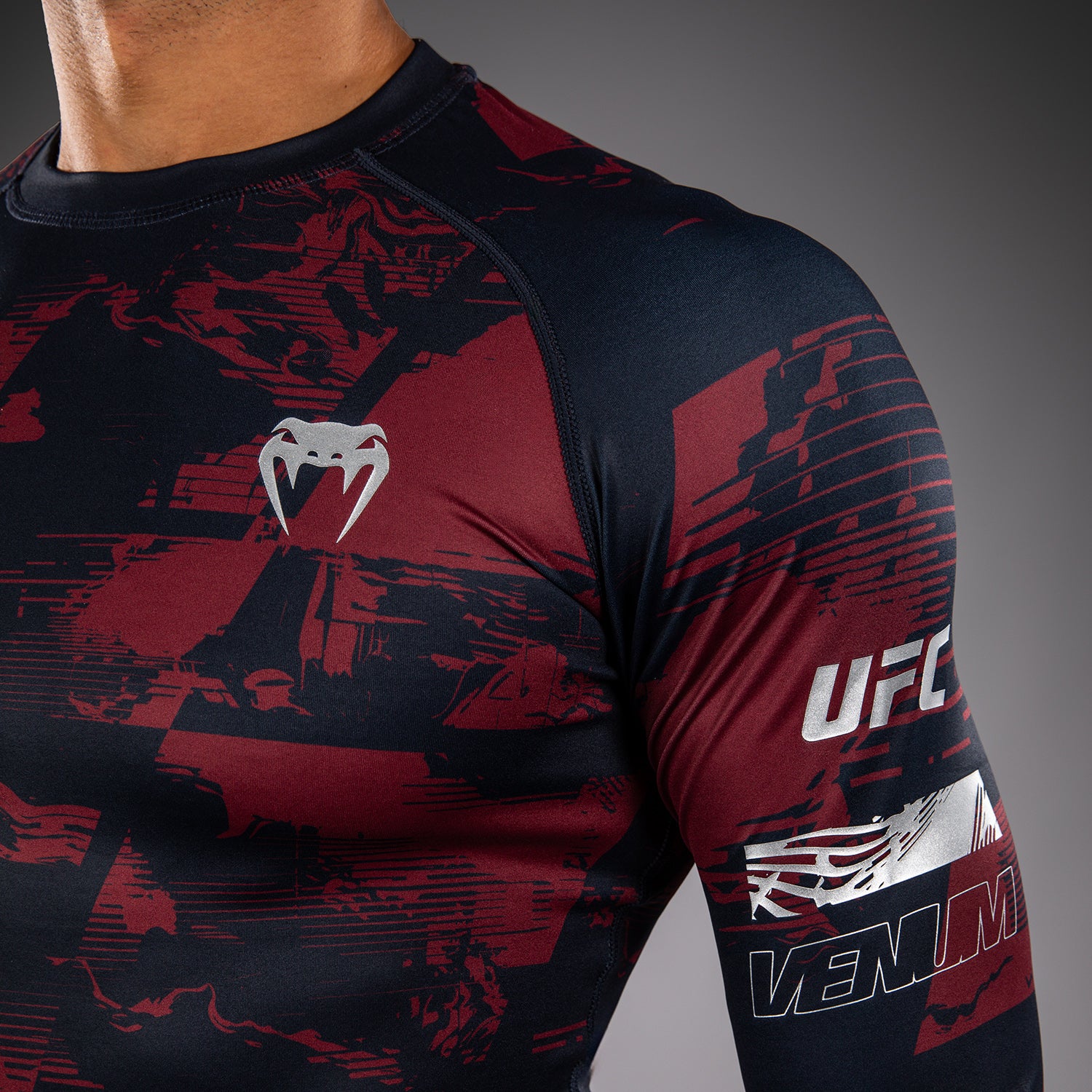 UFC Zenith by Venum Authentic Fight Week Performance Langarm Rashguard Herren - Marineblau/Burgunderrot/Silber - Image 5