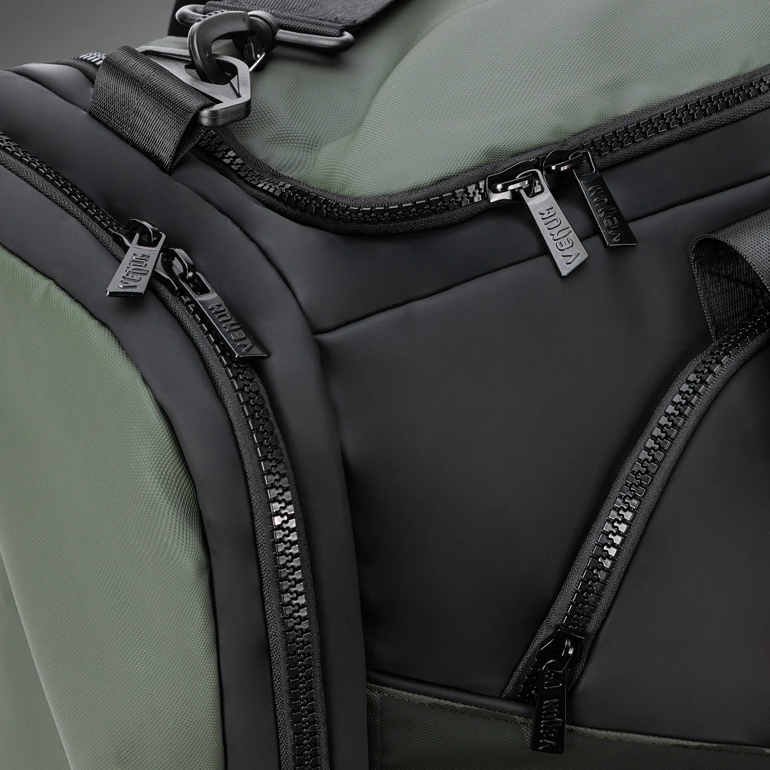Venum Evo 2 Trainer Lite Duffle Bag - Schwarz/Khaki - Image 4