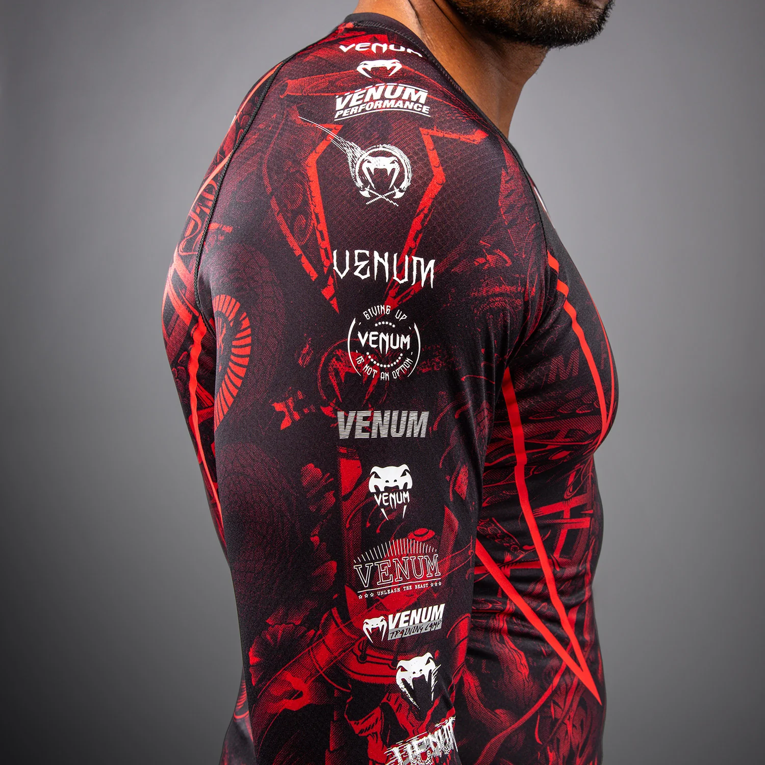 Venum 20th Anniversary Langarm Rashguard - Schwarz/Rot - Image 5