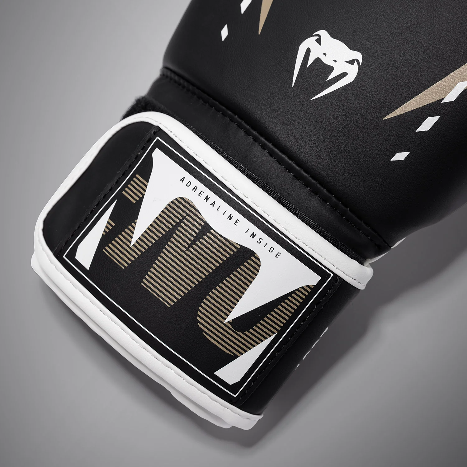 Venum Adrenaline Boxhandschuhe – Schwarz/Sand - Image 3
