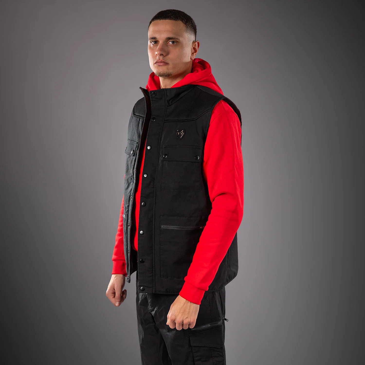 Venum Altitude Ärmellose Daunenjacke – Schwarz - Image 2