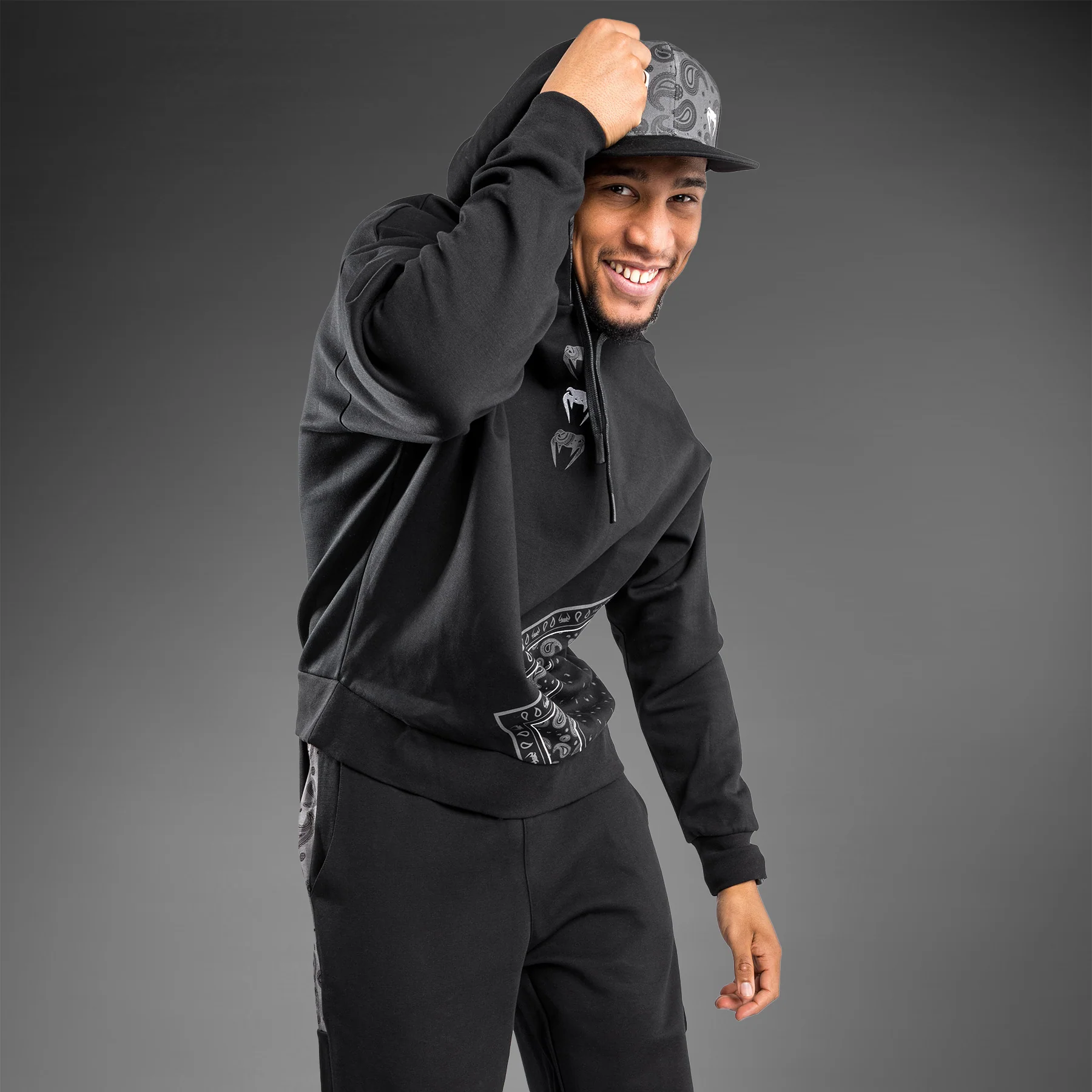 Venum Cali 34 XL Hoody – Oversize- Schwarz - Image 4
