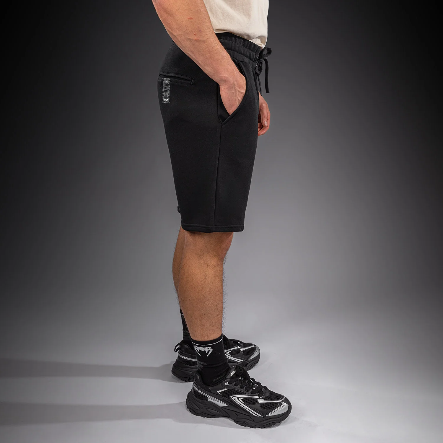 Venum Classic Fleece Shorts aus Baumwolle – Schwarz - Image 3