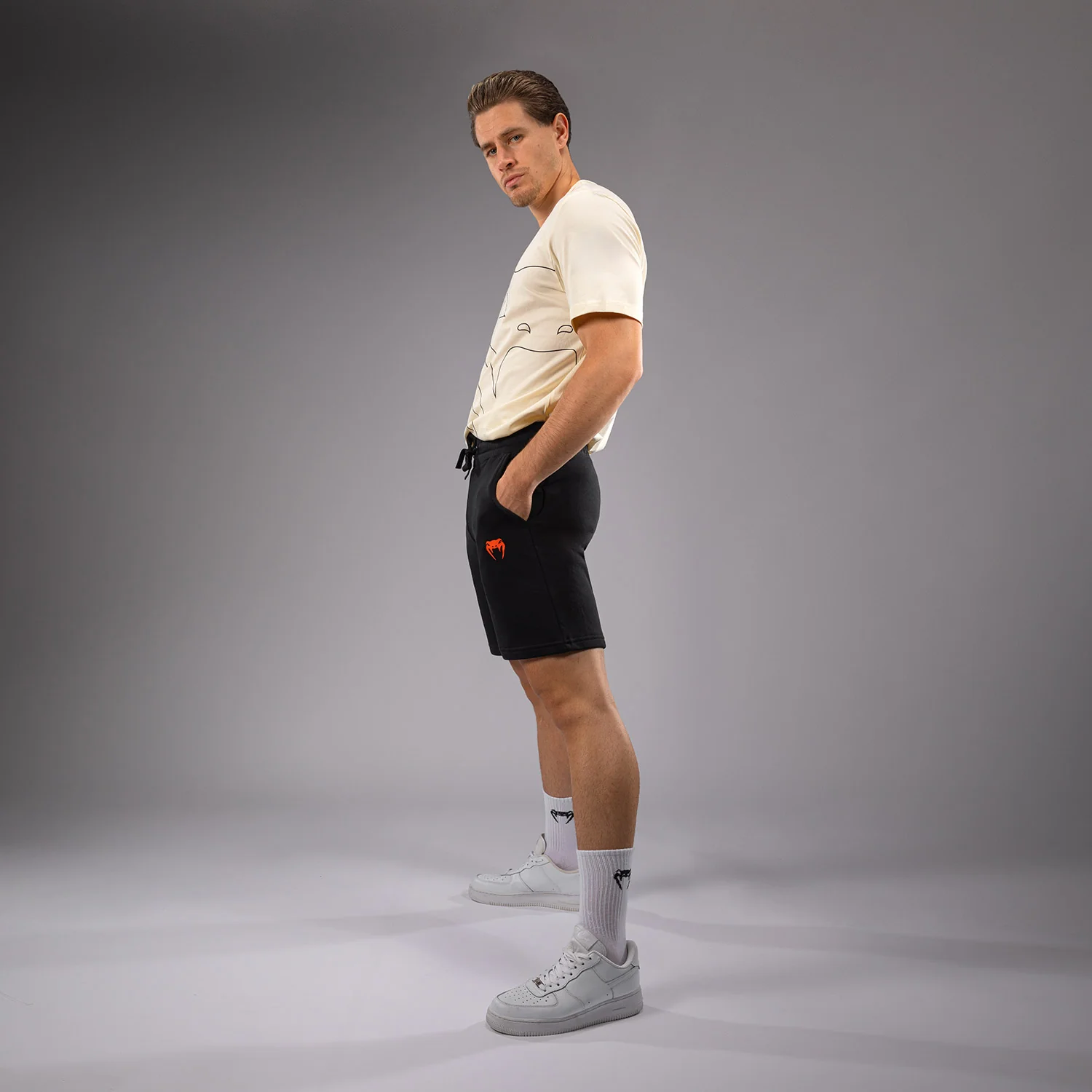 Venum Classic Shorts - Schwarz - Image 4