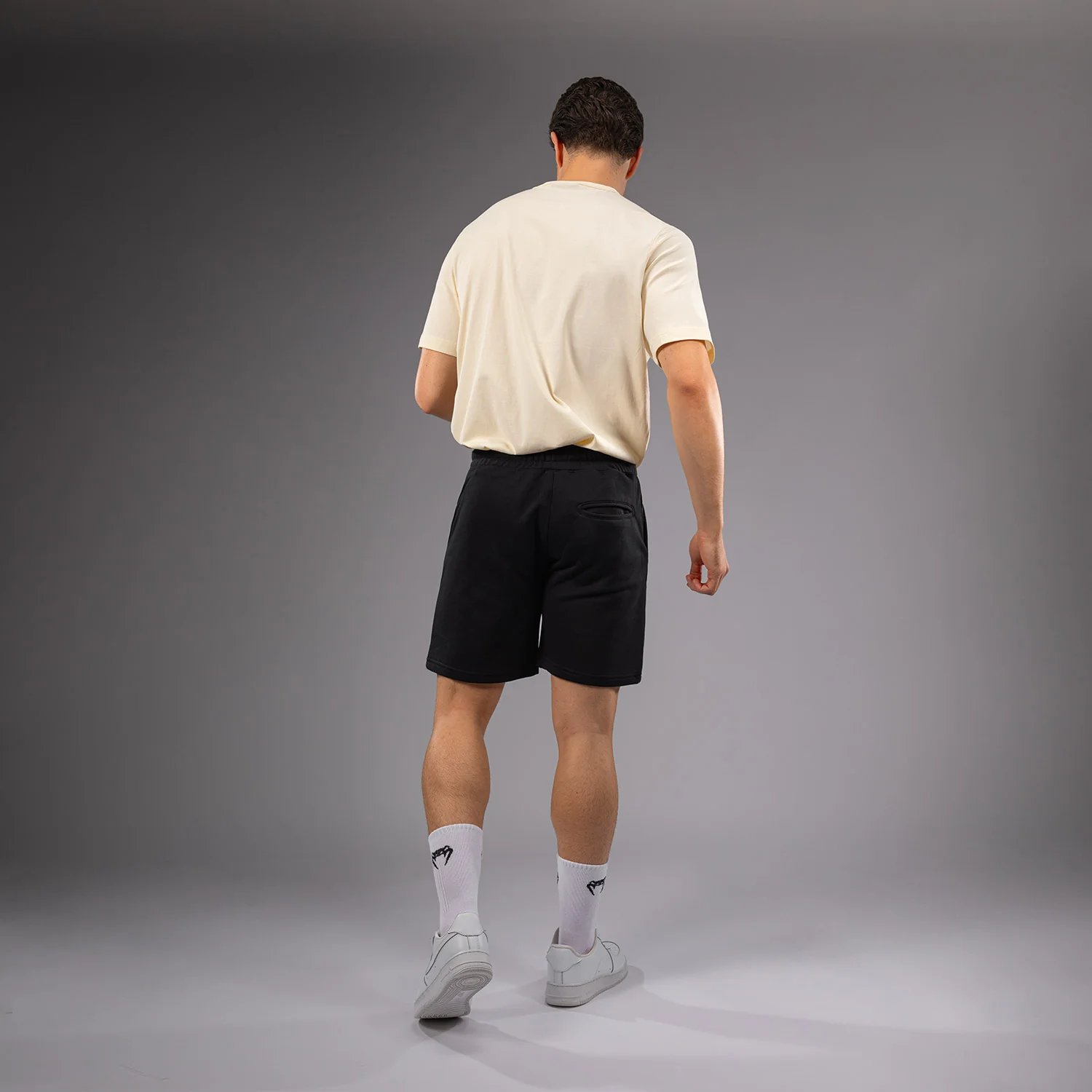 Venum Classic Shorts - Schwarz - Image 5