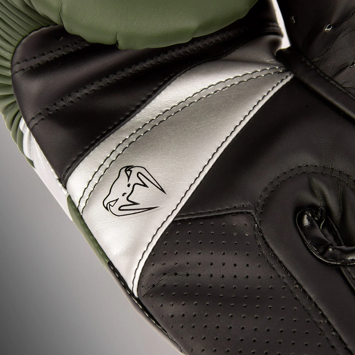 Venum Elite Evo Boxhandschuhe - Khaki/Silber - Image 6