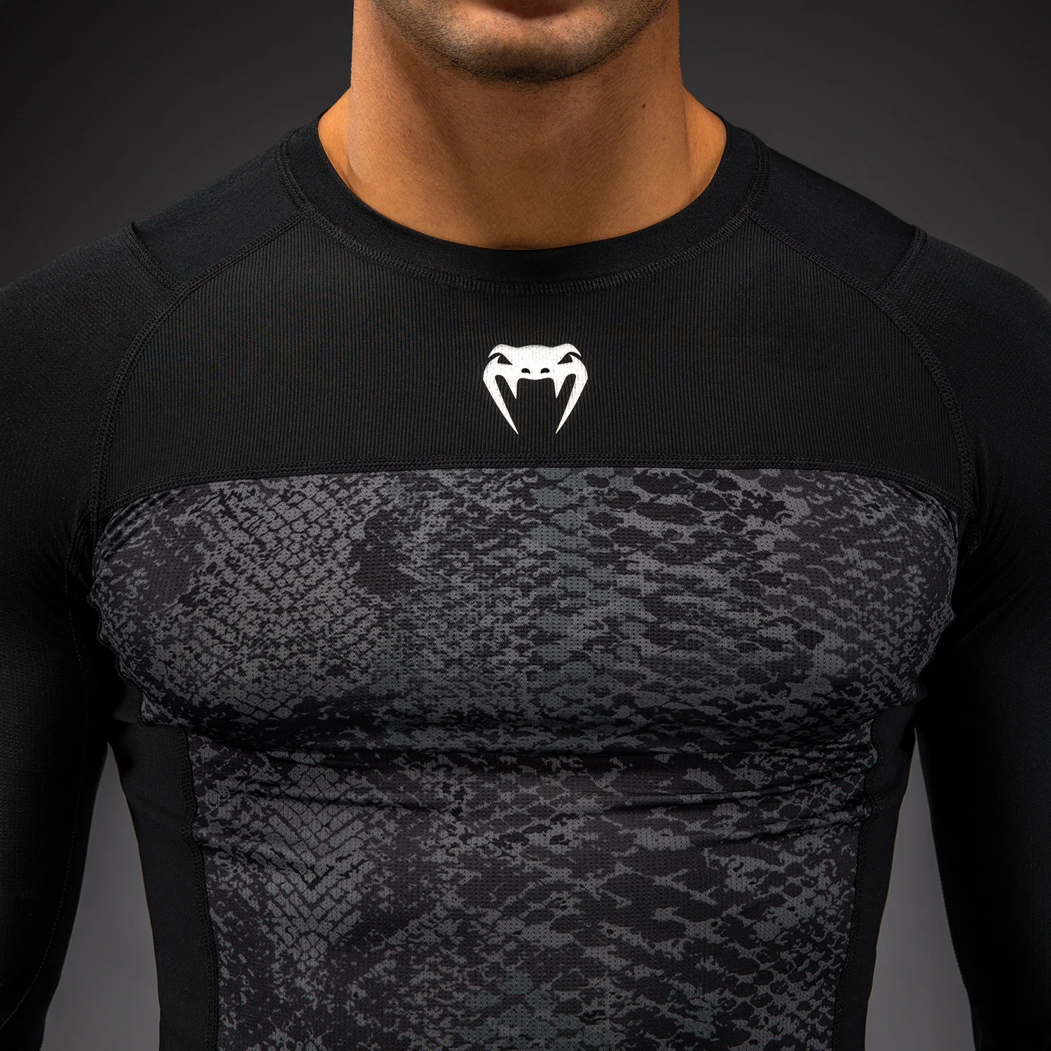 Venum G-Fit Scales Langarm Rashguard – Schwarz/Anthrazitgrau - Image 4