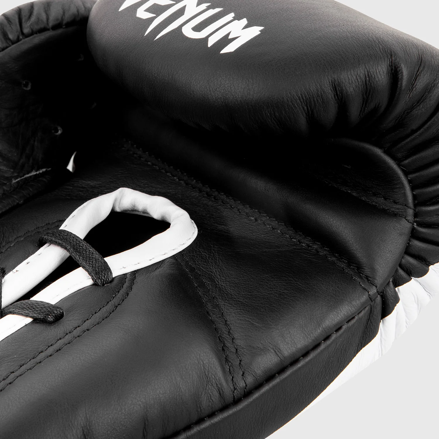 Venum Giant 2.0 professionelle Boxhandschuhe - MIT SCHNÜRUNG - Image 5