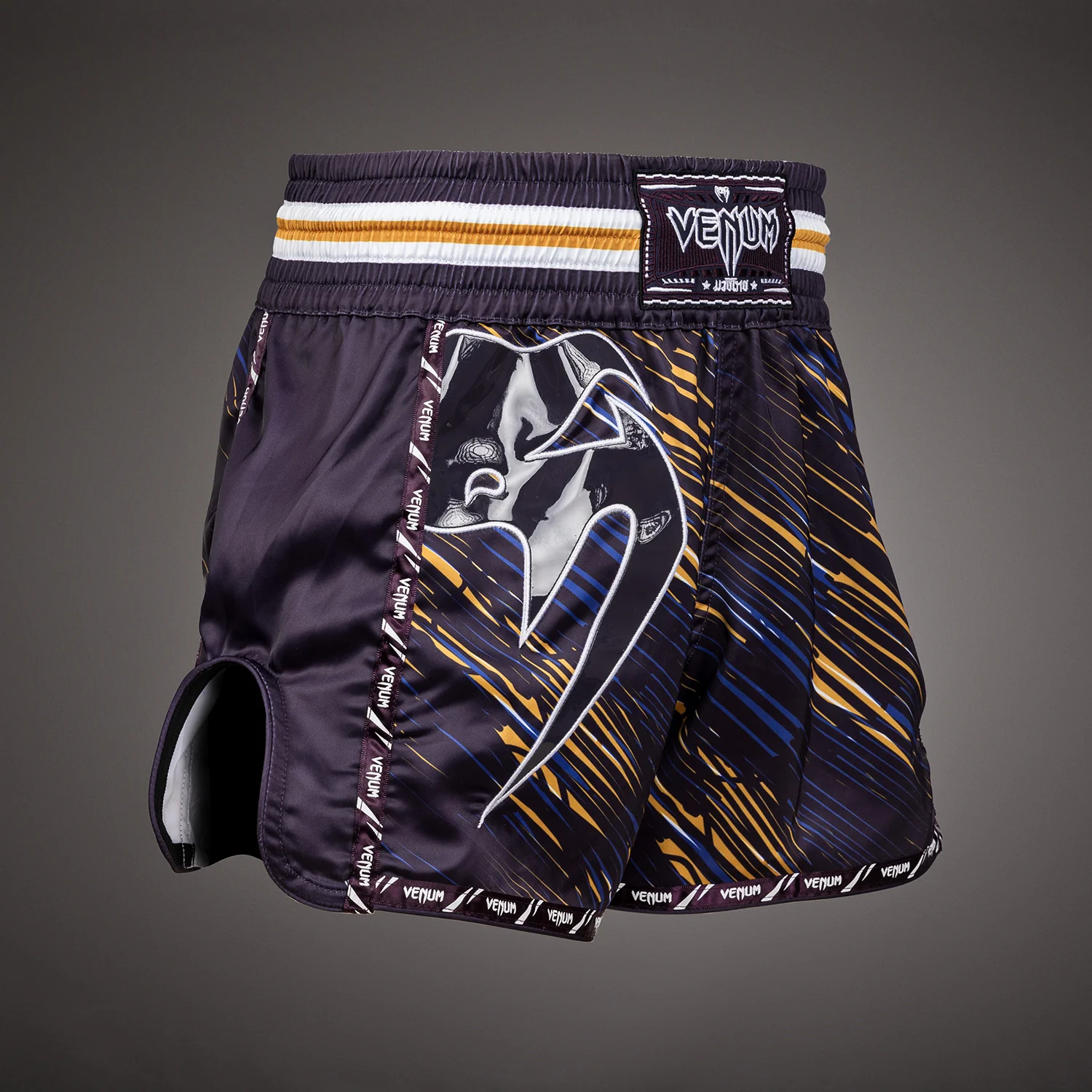 Venum Giant Muay Thai Shorts - Dunkellila - Image 4