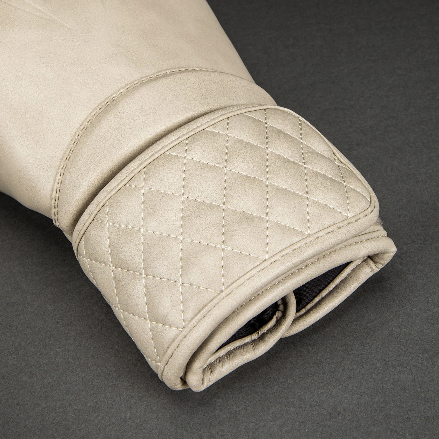 Venum Impact Classic Boxhandschuhe – Elfenbein - Image 5