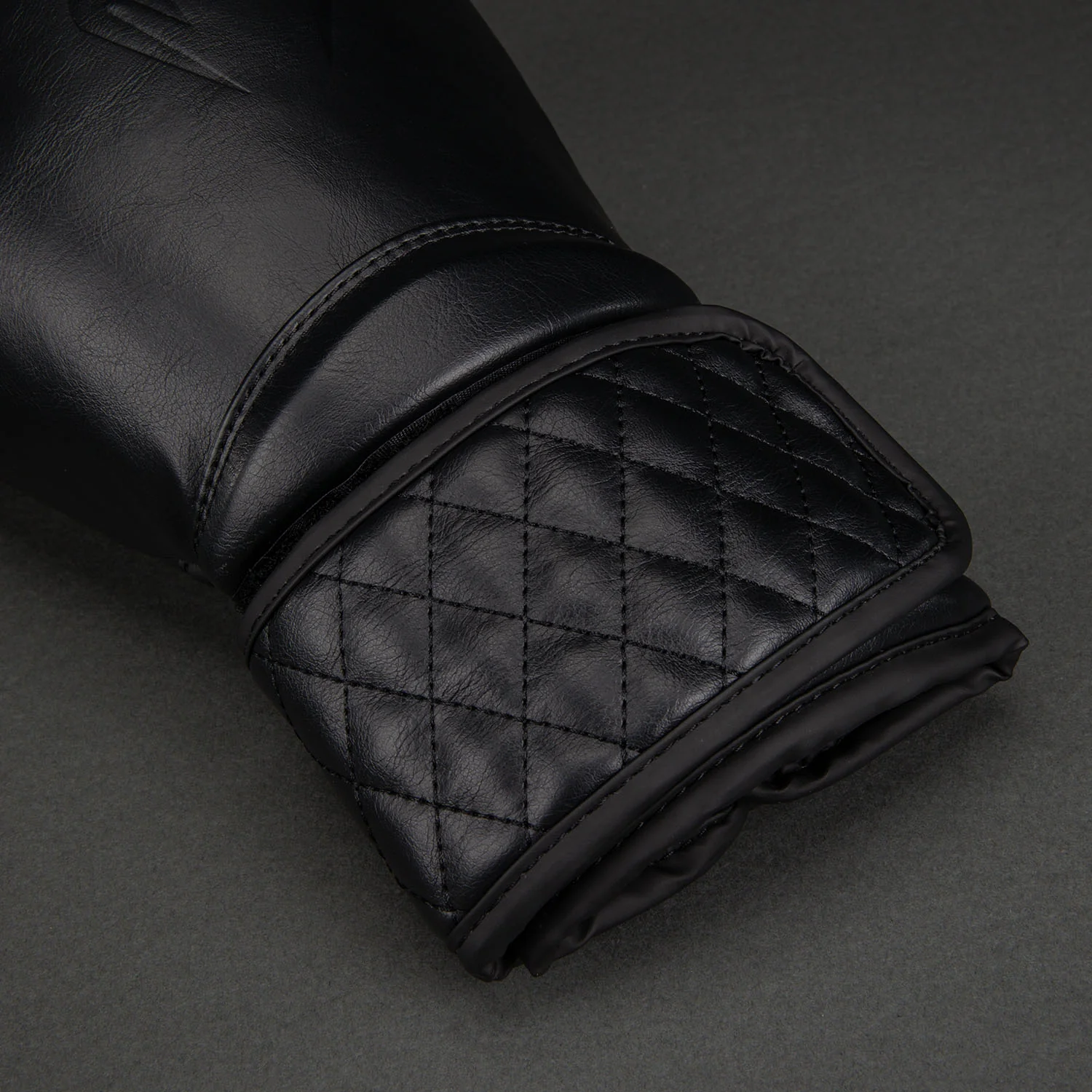 Venum Impact Classic Boxhandschuhe - Schwarz - Image 6