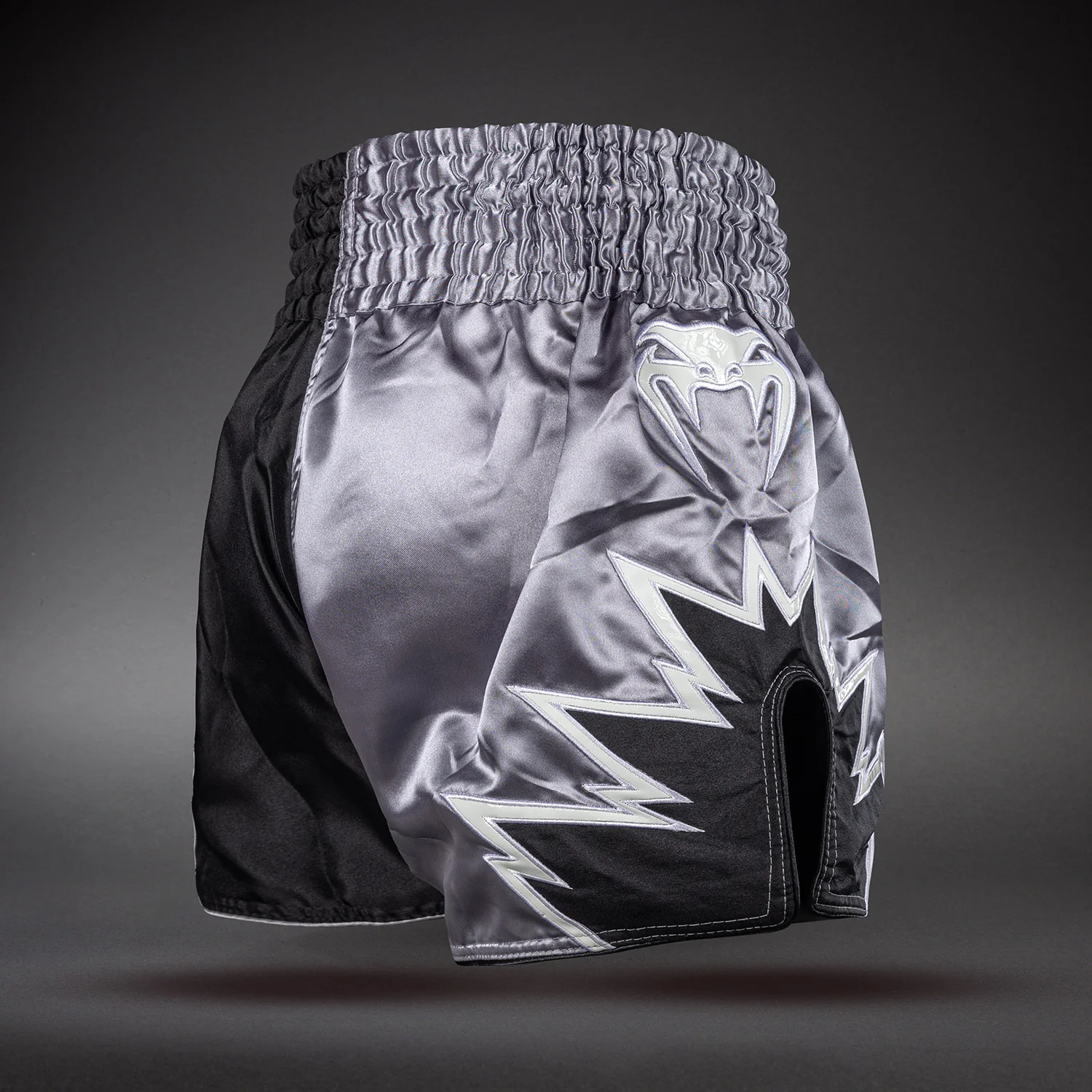 Venum Inferno 2.0 Muay Thai Shorts - Grau/Schwarz - Image 4