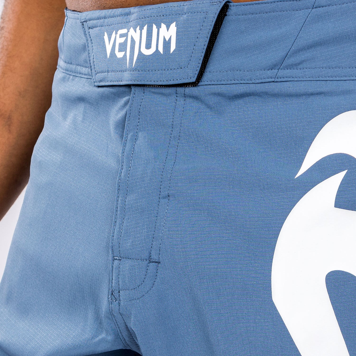 Venum Light 5.0 Fight Shorts - Blau/Weiß - Image 5