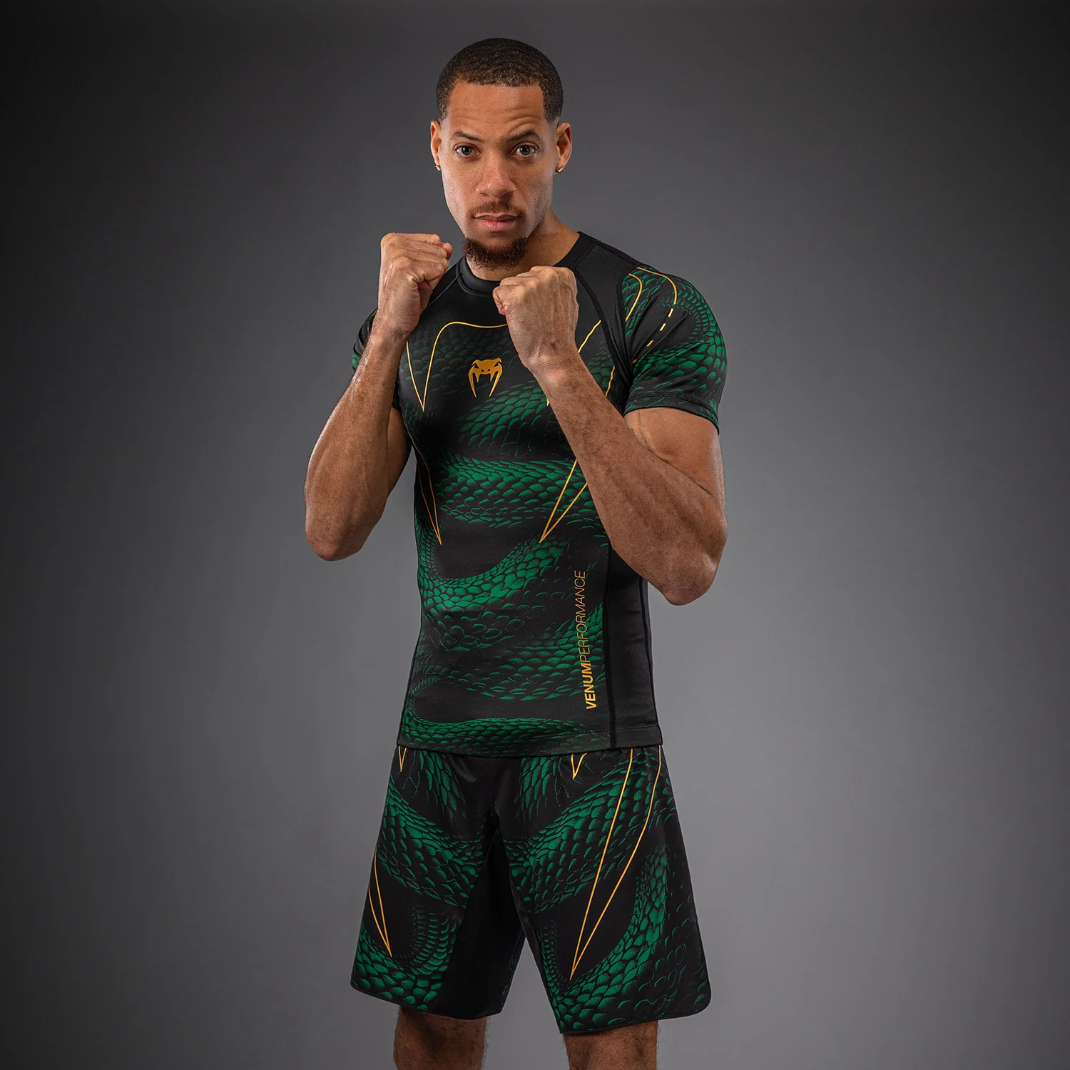 Venum Matupa Kurzarm Rashguard - Schwarz/Grün/Gold - Image 2