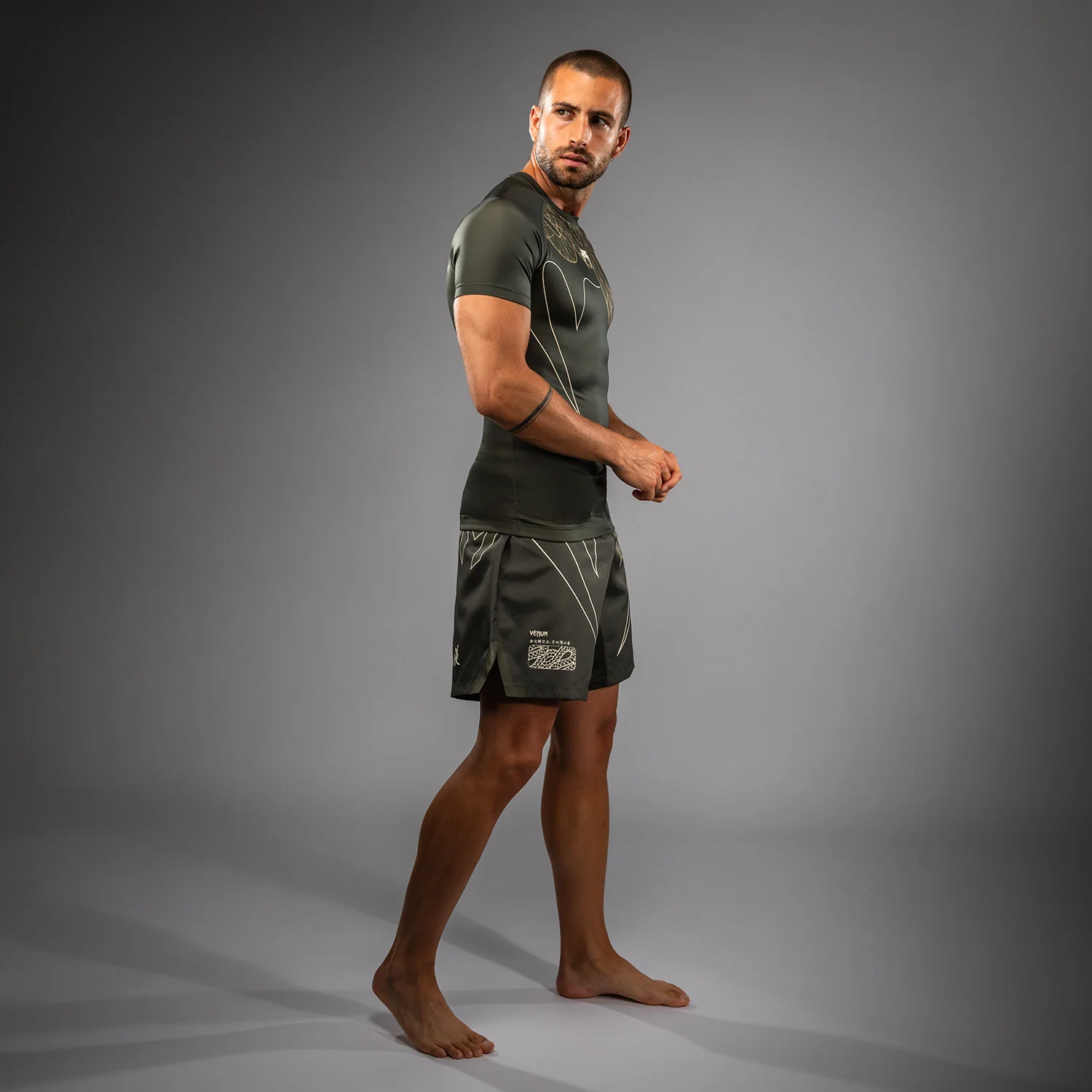 Venum Serpenti Kurzarm Rashguard – Khaki/Bronze/Ivory - Image 7