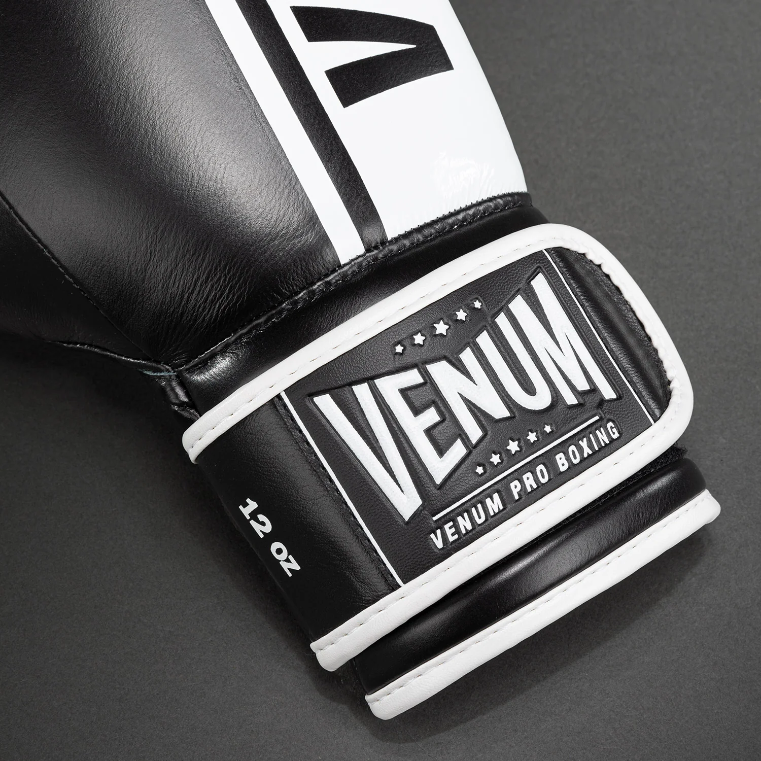 Venum Shield Pro Boxhandschuhe mit Klettverschluss - Schwarz/Weiß - Image 3