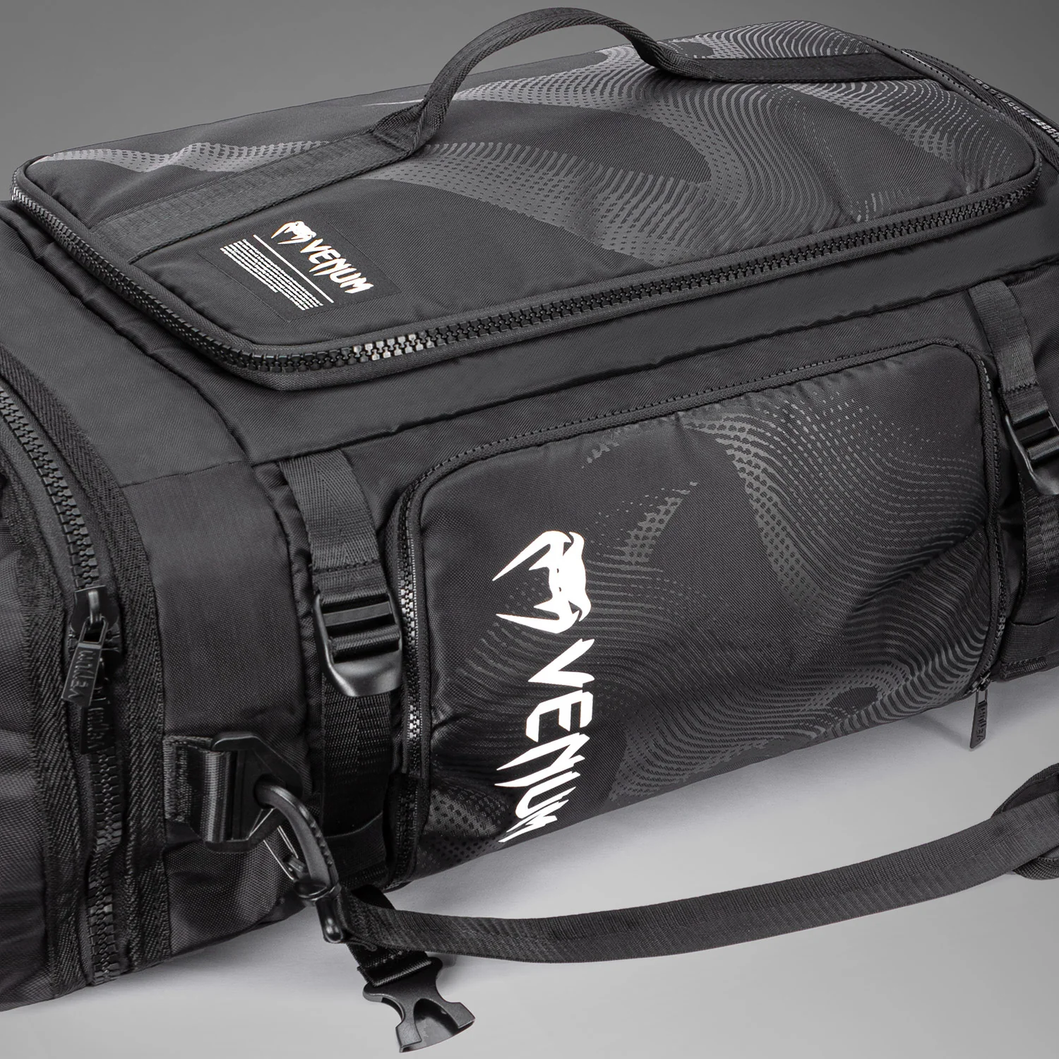 Venum Shockwave Sporttasche convertible (48L) - Schwarz - Image 6