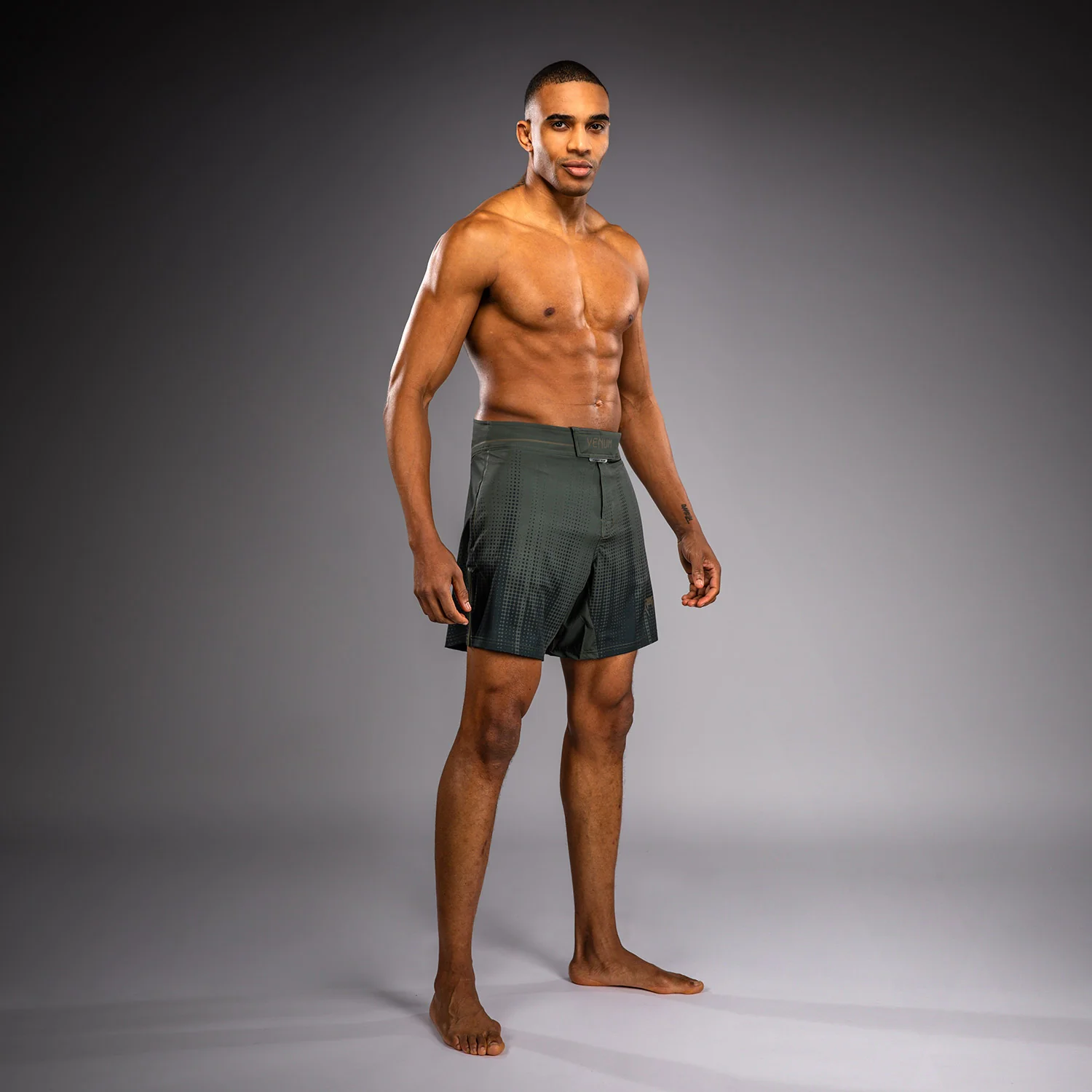 Venum Stealth Fightshorts – Khaki/Dunkelgrün - Image 2