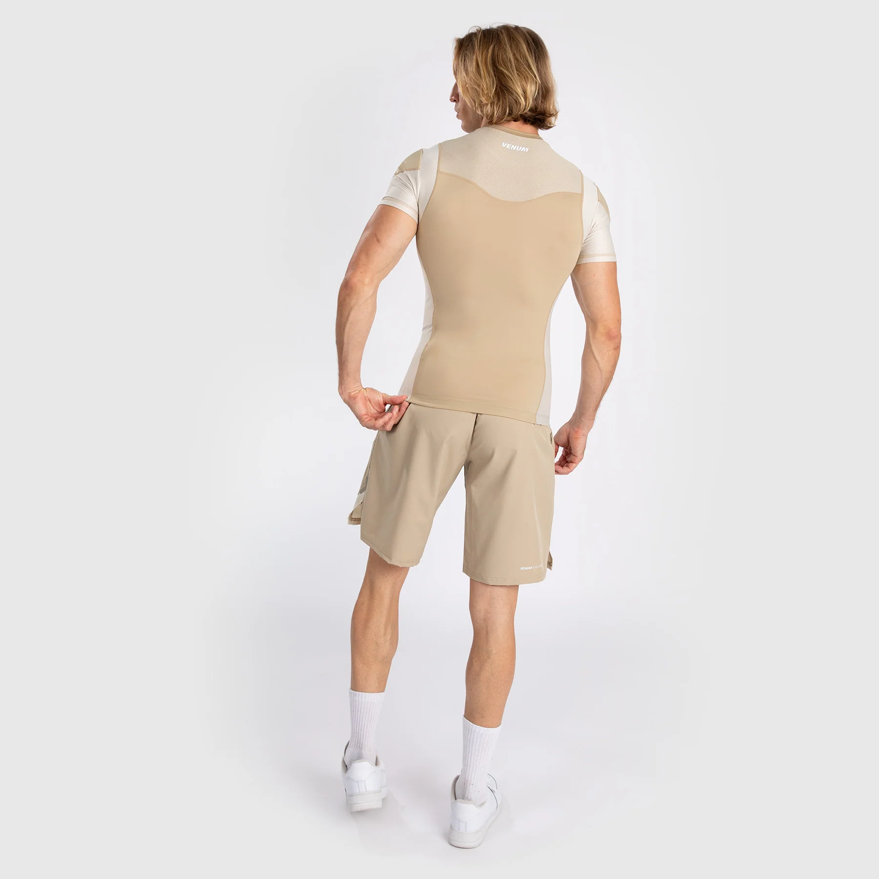 Venum Tempest Herren Kurzarm Rashguard - Beige/Sand - Image 3