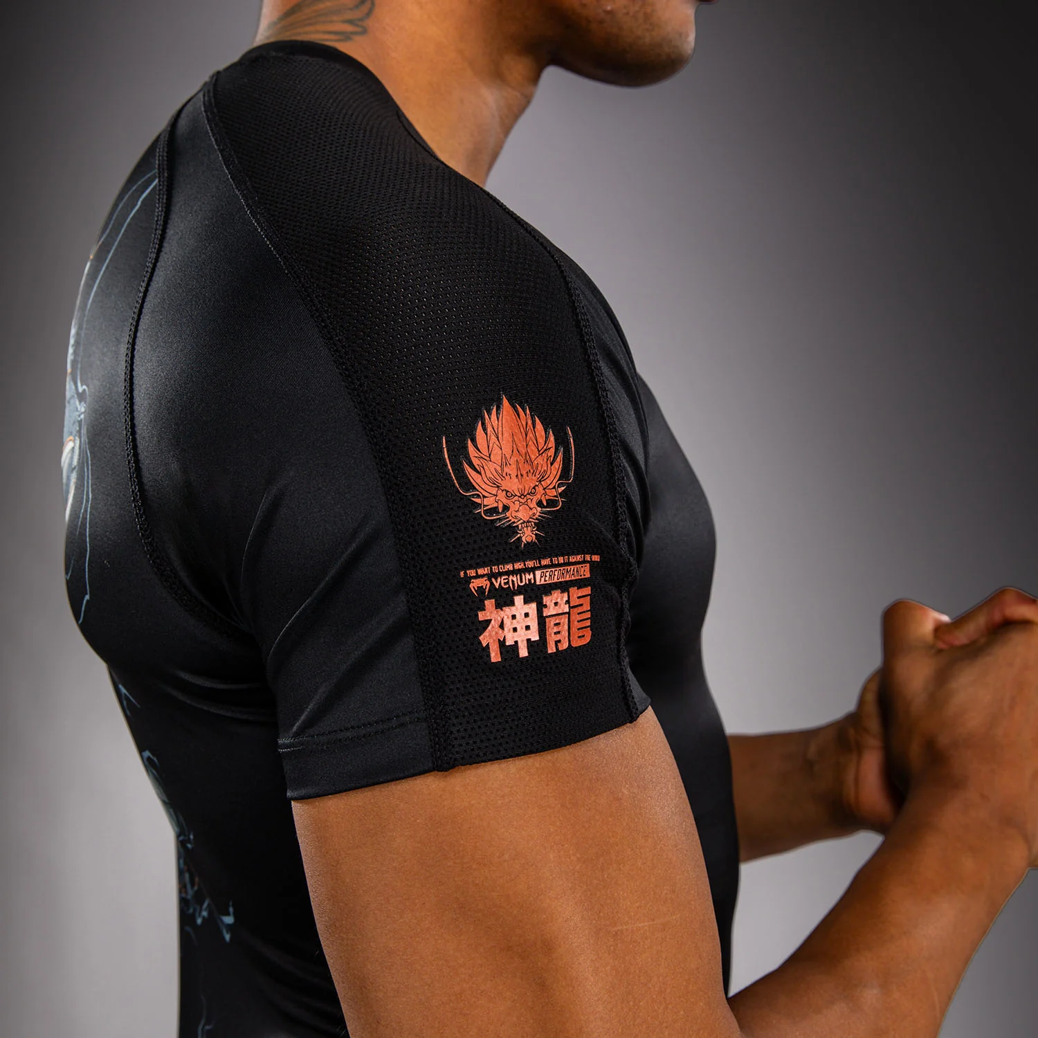 Venum Thunder Dragon Kurzarm Rashguard  – Schwarz/Grau/Kupfer - Image 7