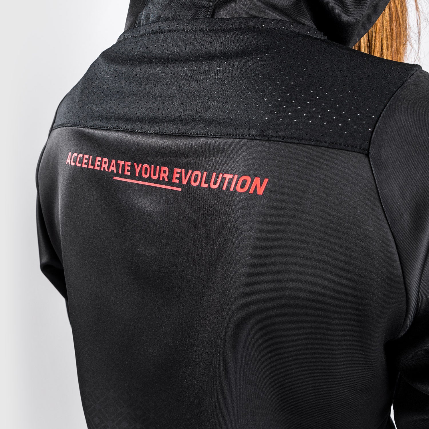 Venum UFC Performance Institute Sweatshirt mit Kapuze – Für Damen – Schwarz/Rot - Image 8