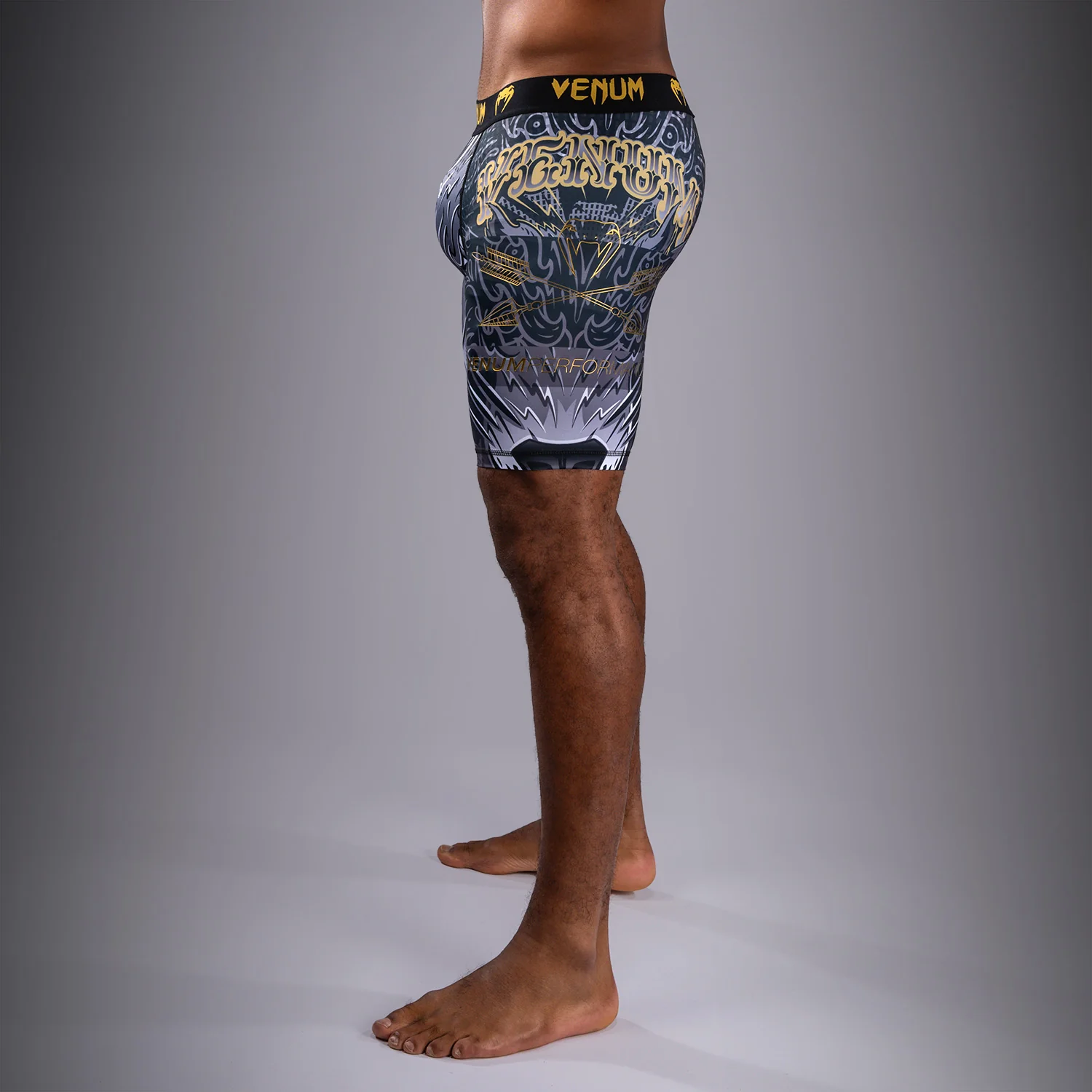 Venum Wolf Atak Kompressionsshort – Schwarz/Grau - Image 3